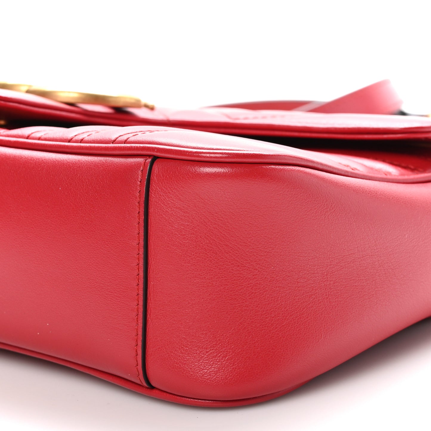 Calfskin Matelasse Small GG Marmont Shoulder Bag Hibiscus Red
