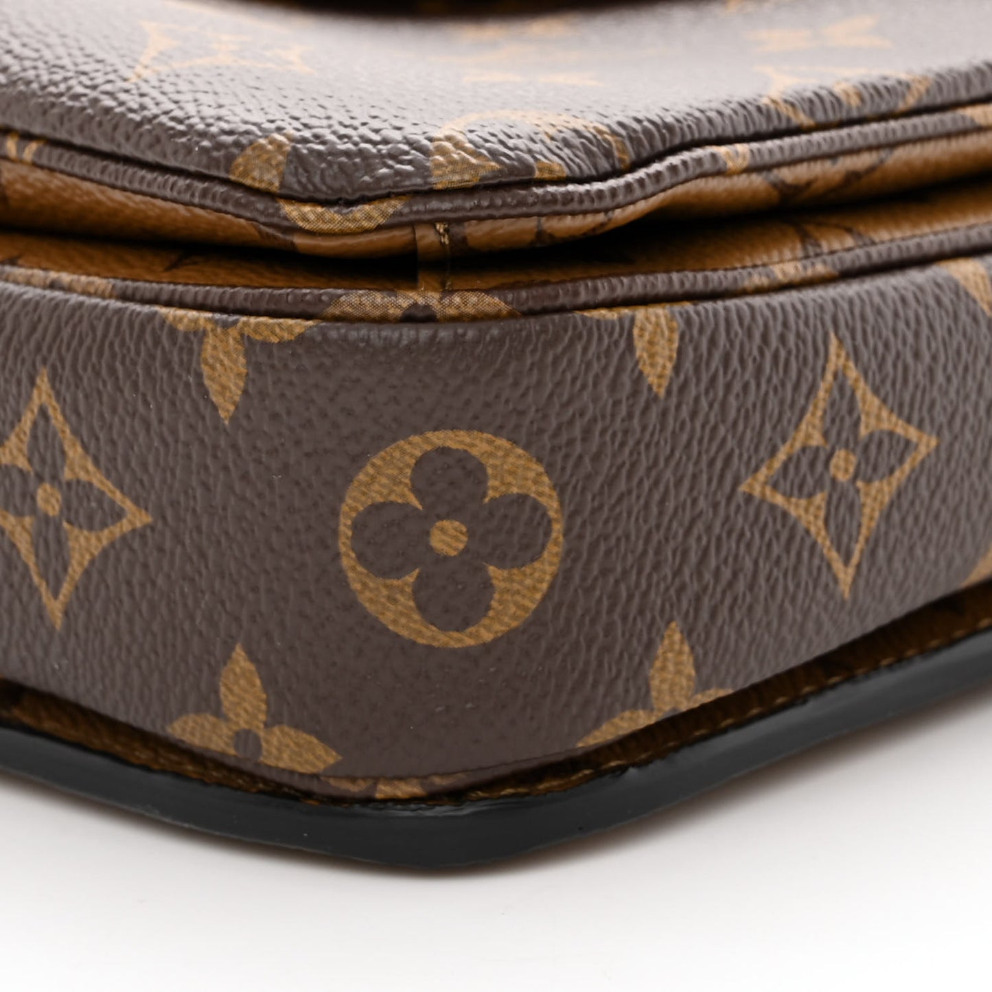 Reverse Monogram Pochette Metis