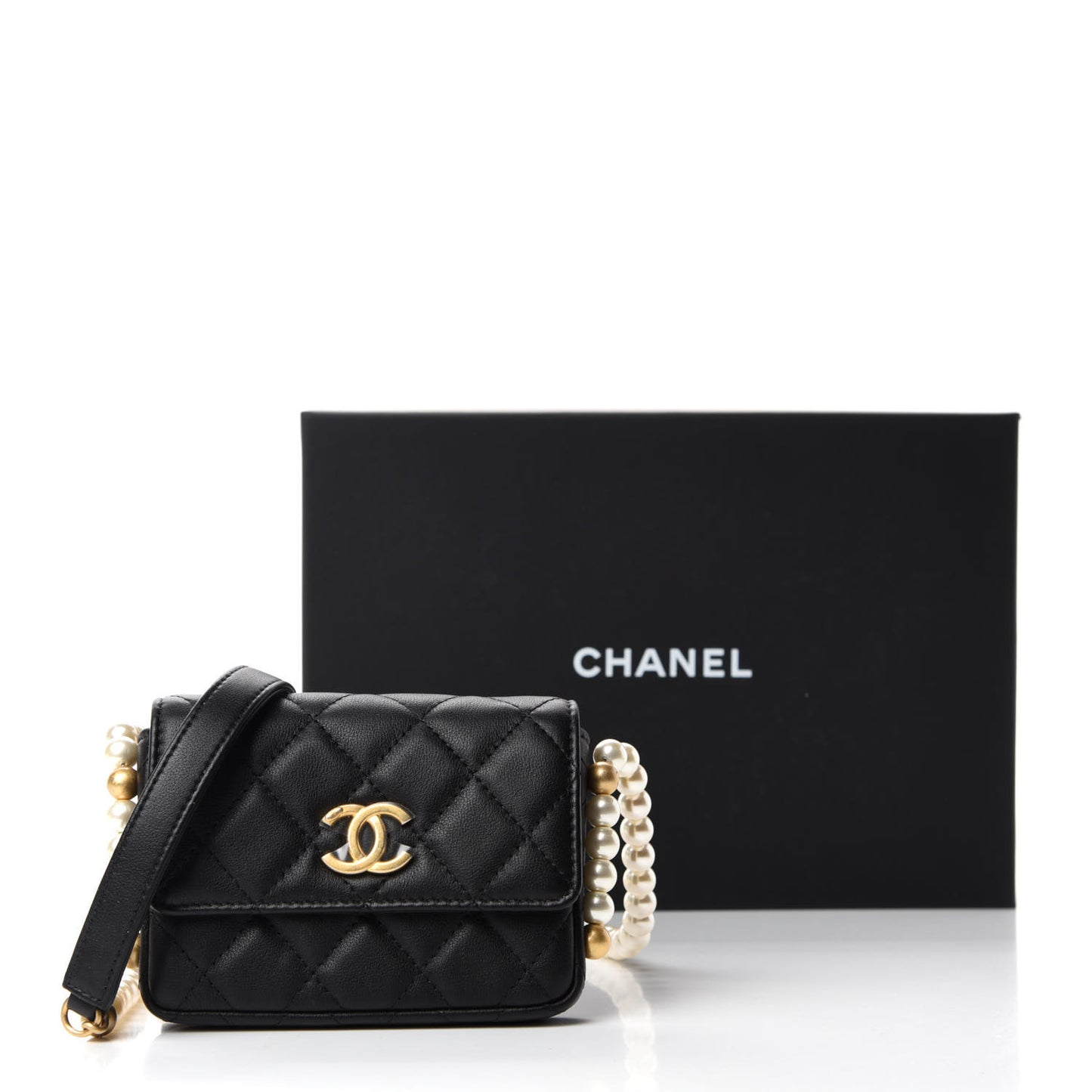 Calfskin Quilted About Pearls Card Holder Flap With Chain Black