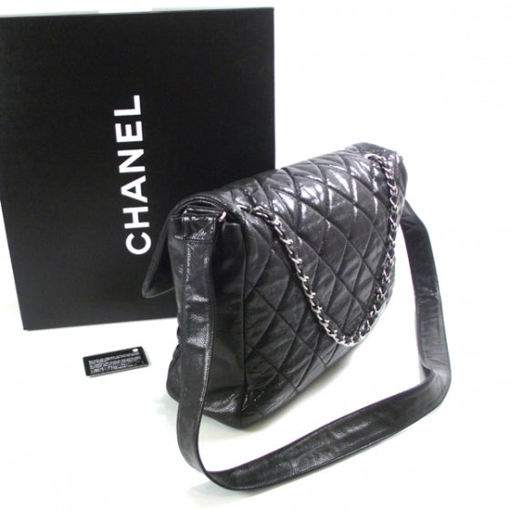 Caviar Maxi Flap Messenger Bag Black