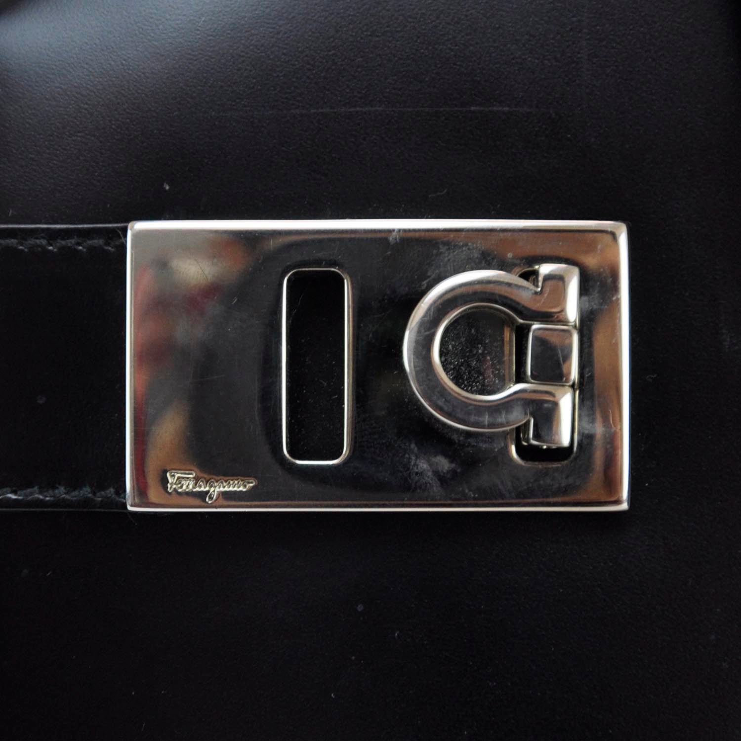 FASHIONPHILE SALVATOREFERRAGAMOLeatherGanciniBuckleToteBlack 6 of 8
