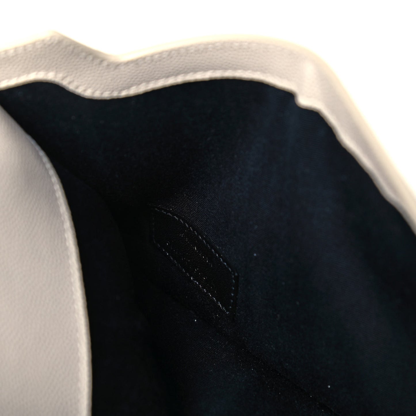 Grain De Poudre Uptown Pouch Crema Soft