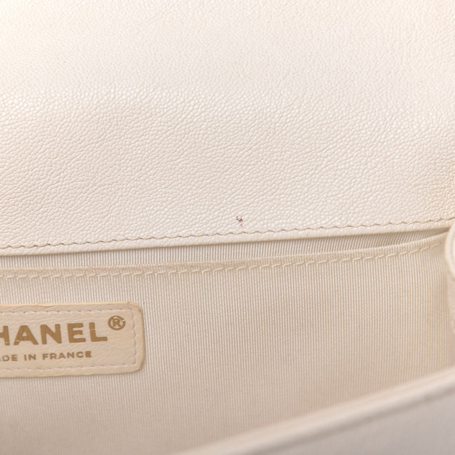 Caviar Quilted Medium Boy Flap Ivory