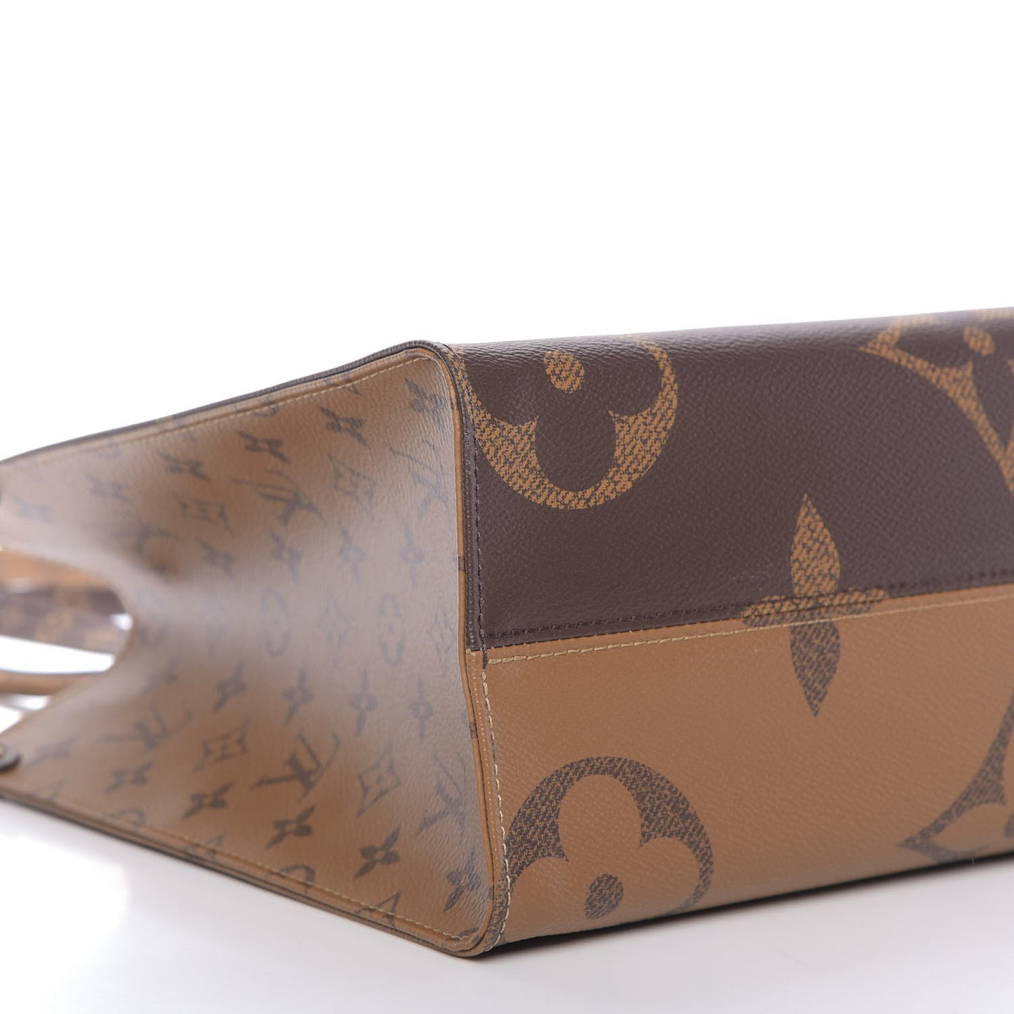 Reverse Monogram Giant Onthego MM