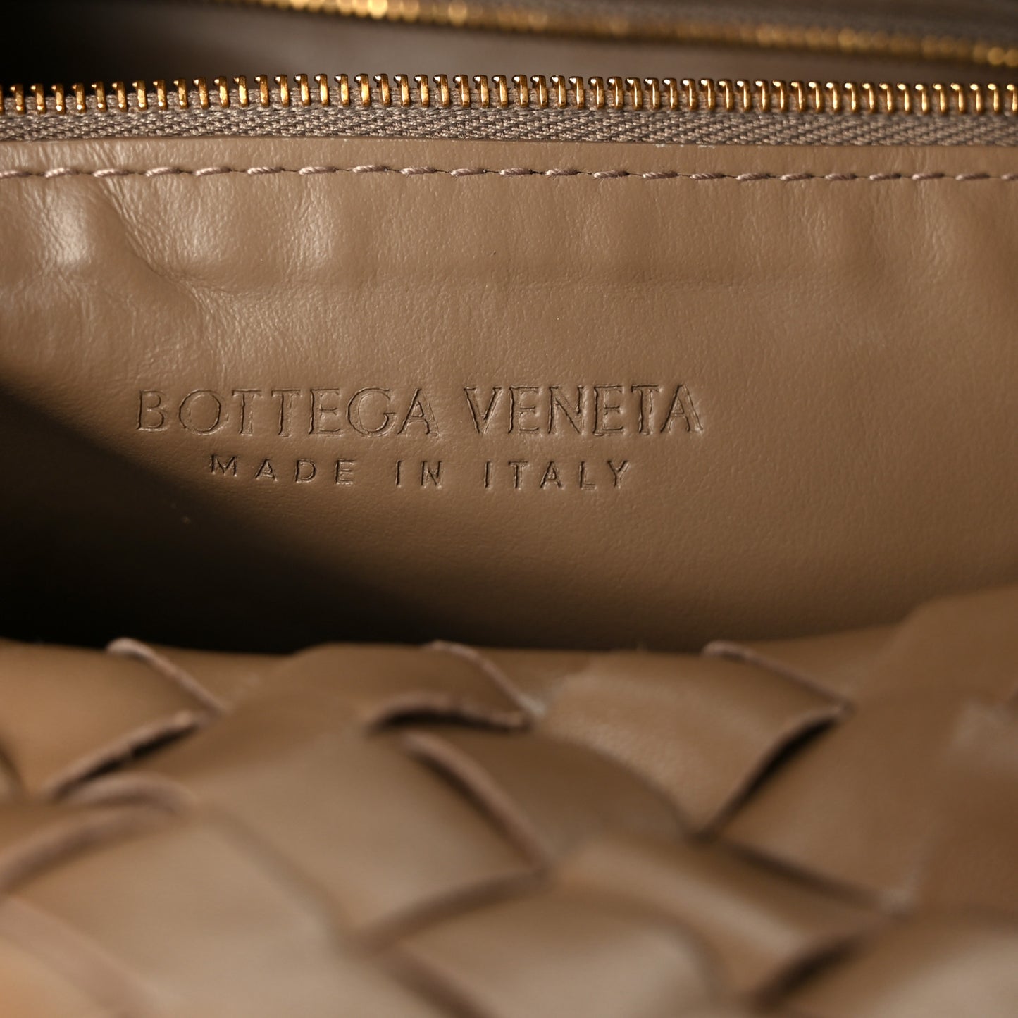 Calfskin Intrecciato Small Hop Pinecone