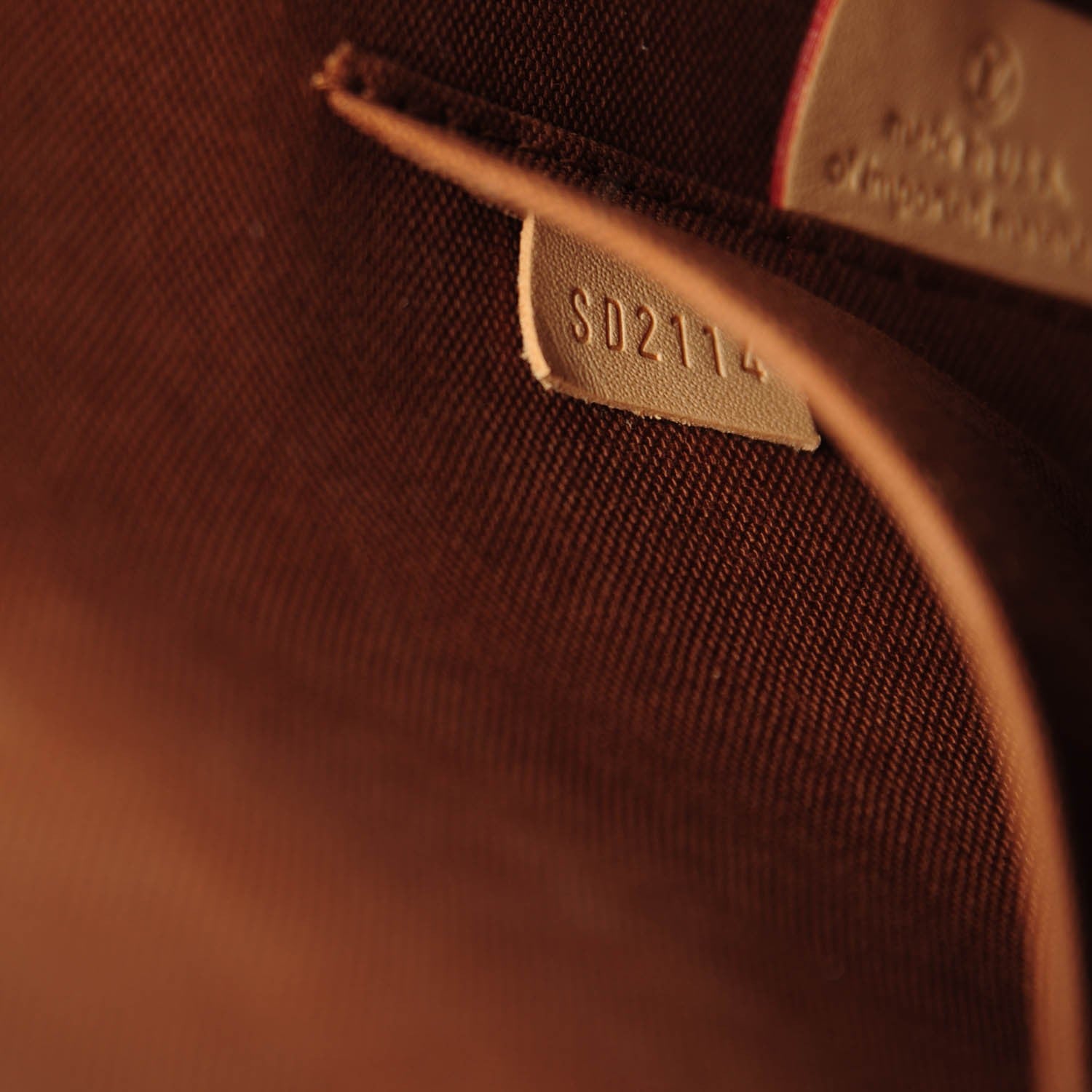 Louis Vuitton Monogram Alma MM 8 of 8