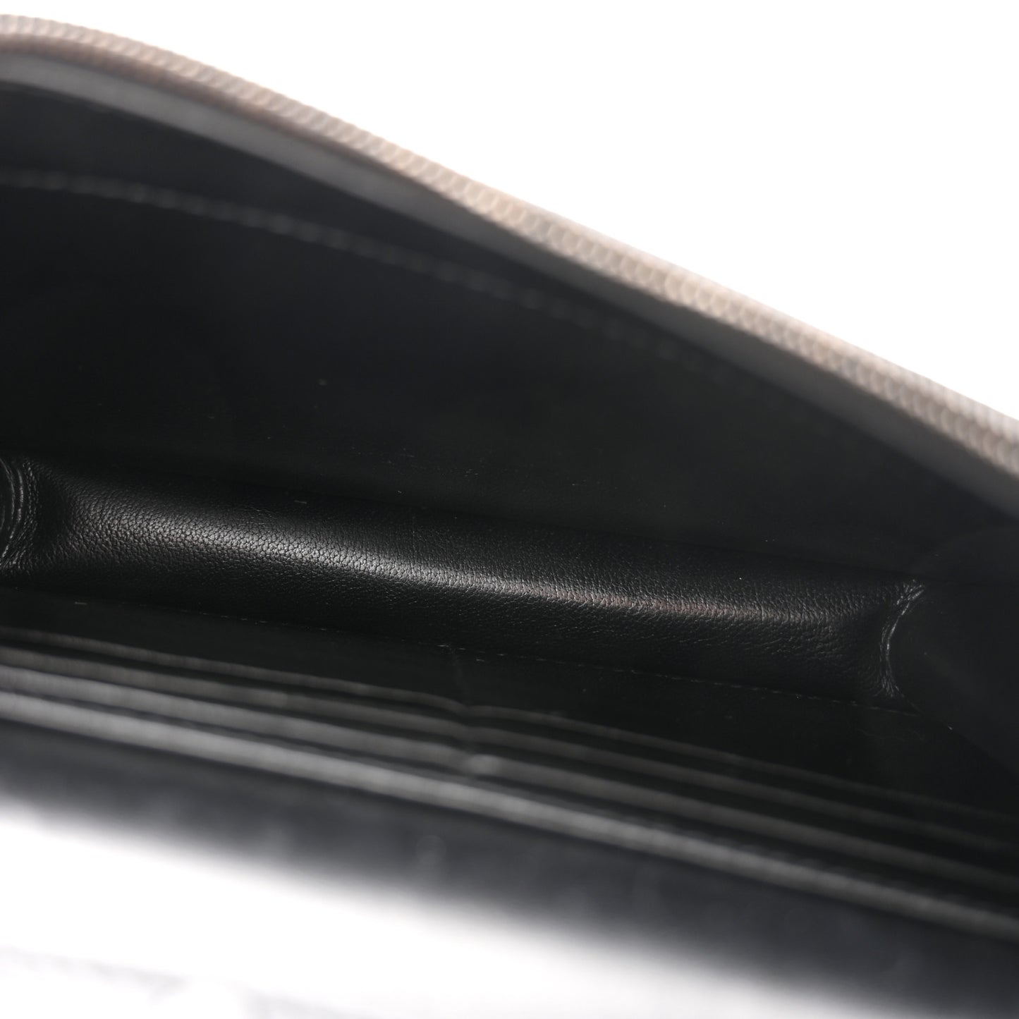 Smooth Calfskin B Wallet on Chain Black