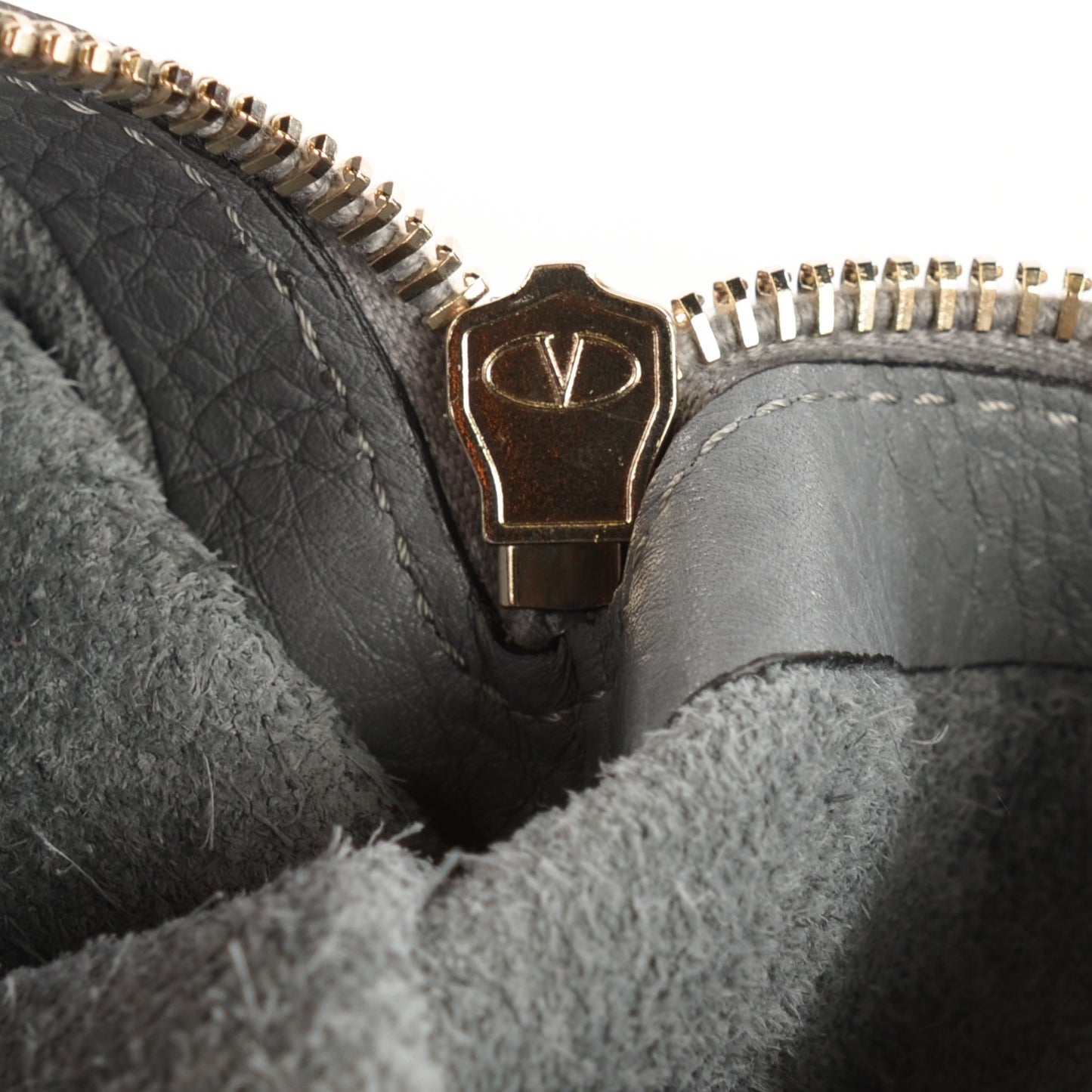 Pebbled Calfskin Large Rockstud Flip-Lock Messenger Bag Grigio Perla