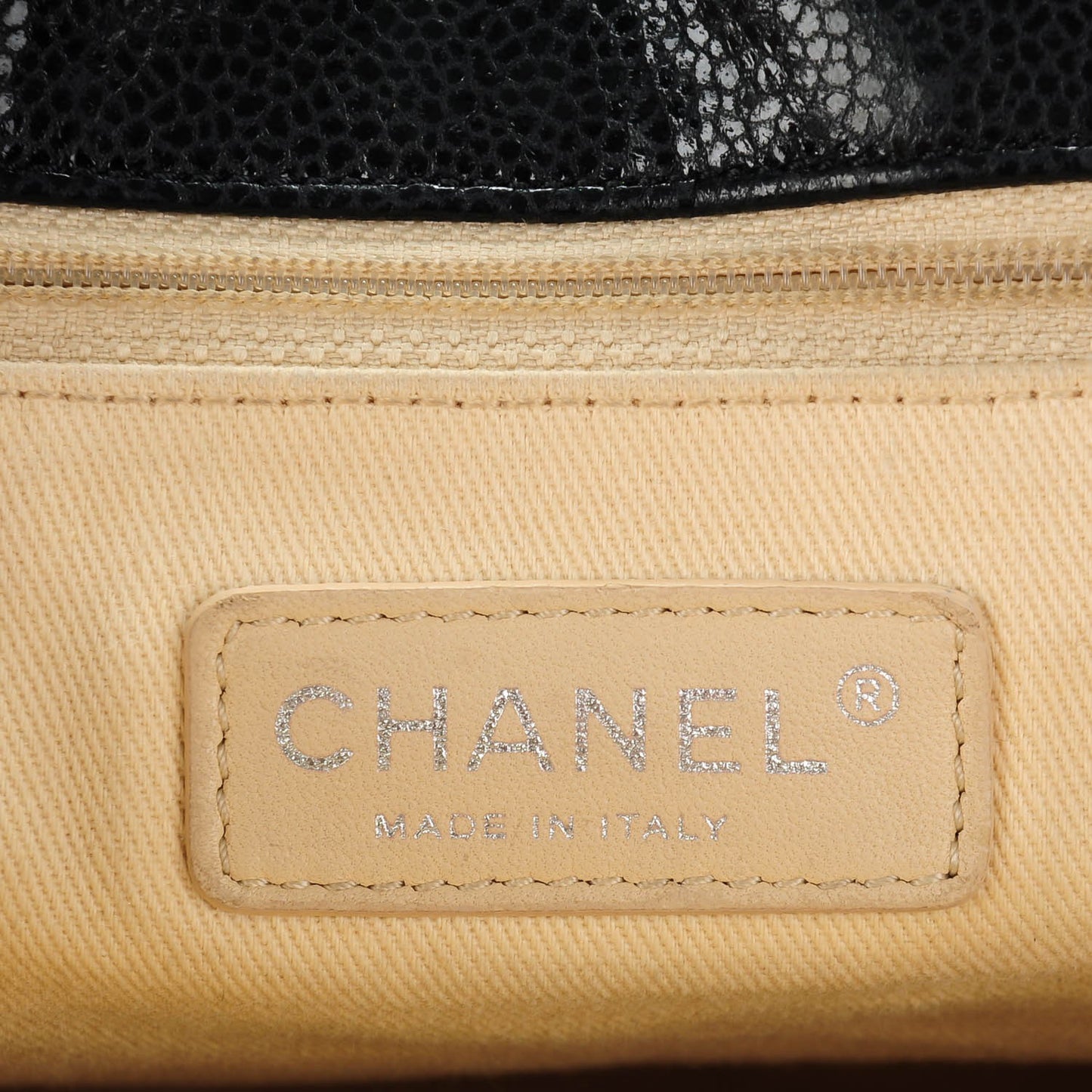 Caviar Quilted Stretch Spirit Messenger Bag Black