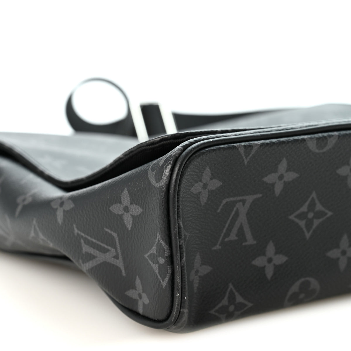 Louis Vuitton Monogram Eclipse District MM 8 of 9