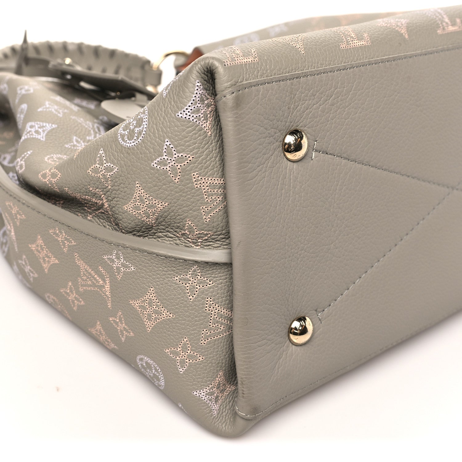 LOUIS VUITTON ポーチ ベージュ/グレー Louis Vuitton Reverse Mahina Carmel Hobo Gray 1835524 – FASHIONPHILE