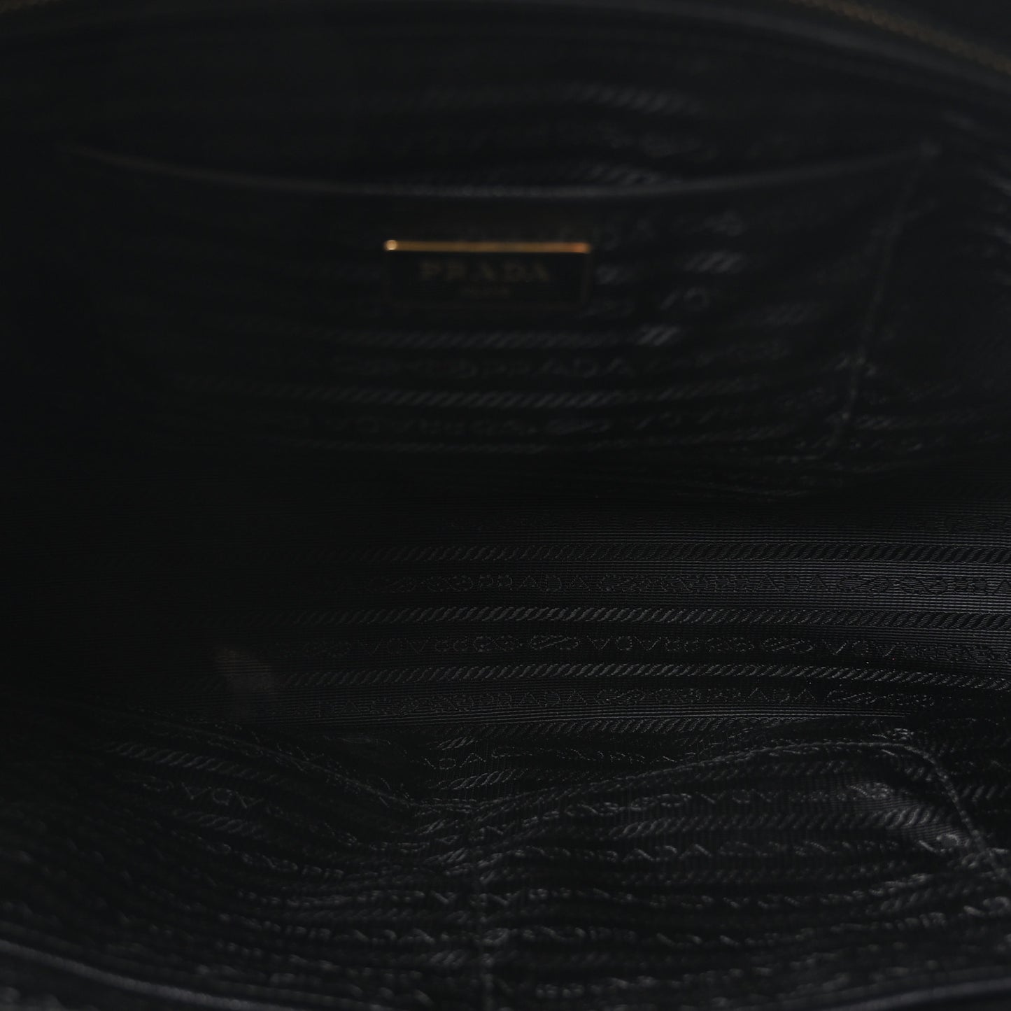 Saffiano Medium Galleria Double Zip Tote Black
