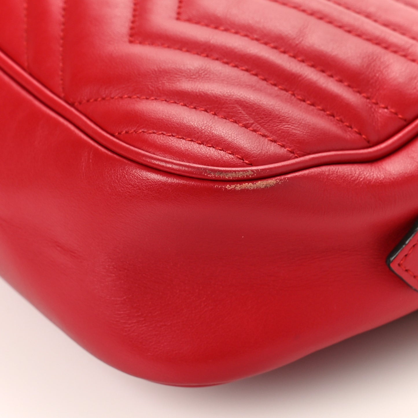 Calfskin Matelasse Small GG Marmont Chain Shoulder Bag Hibiscus Red