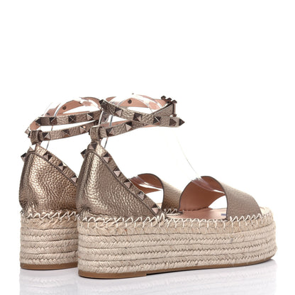 Valentino Garavani Metallic Grained Calfskin Rockstud Ankle Wrap Espadrille Flatform Sandals 39 Skin Natural 4 of 14