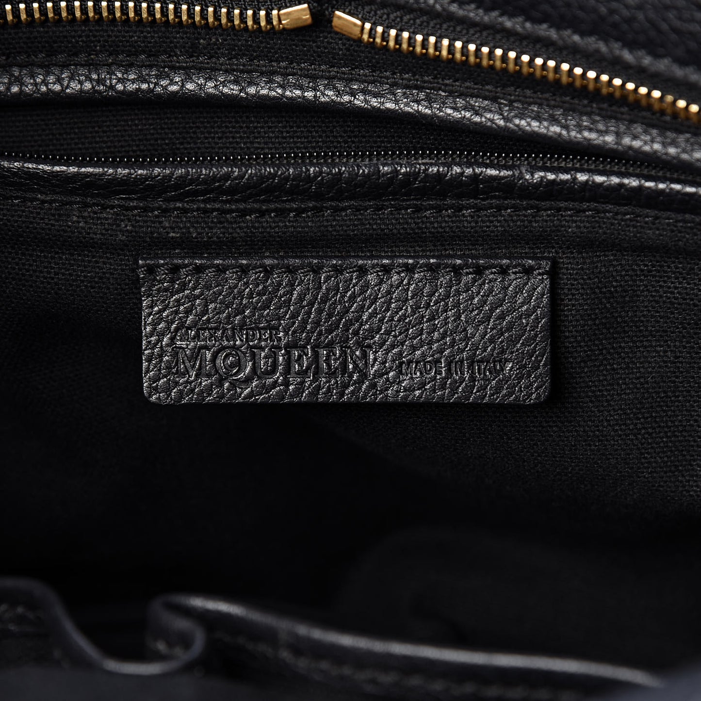 Pebbled Calfskin Small Skull Padlock Zip Around Tote Black