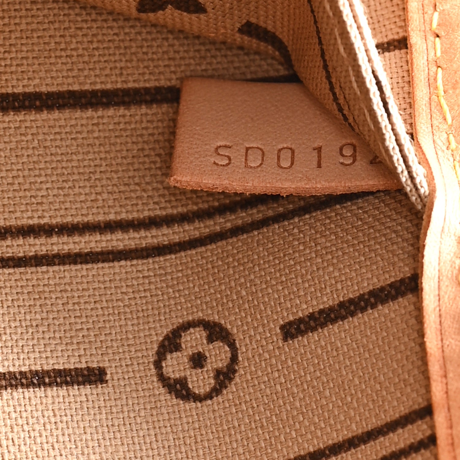 Louis Vuitton Monogram Neverfull MM 7 of 12