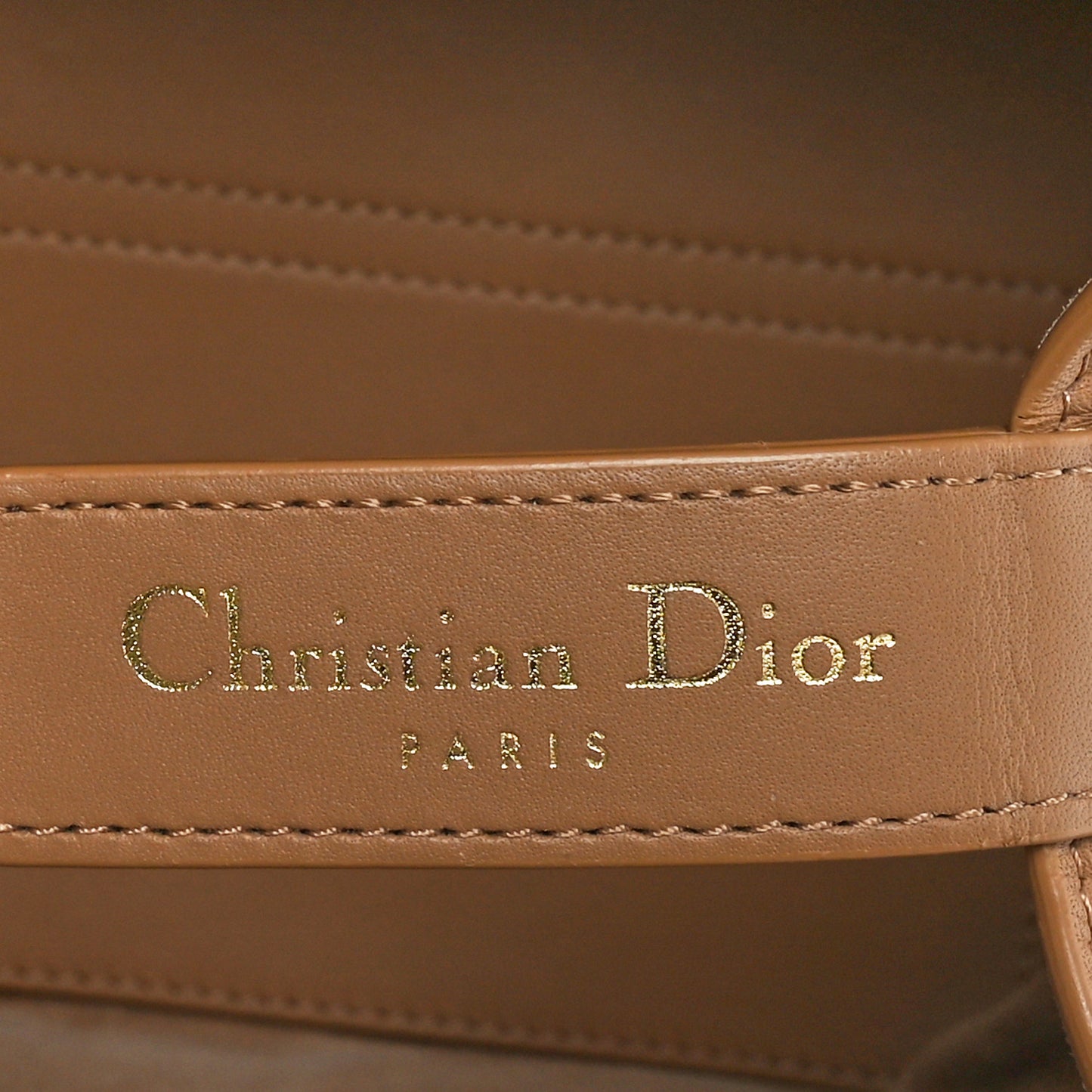 Calfskin Macrocannage Medium Toujours Tan