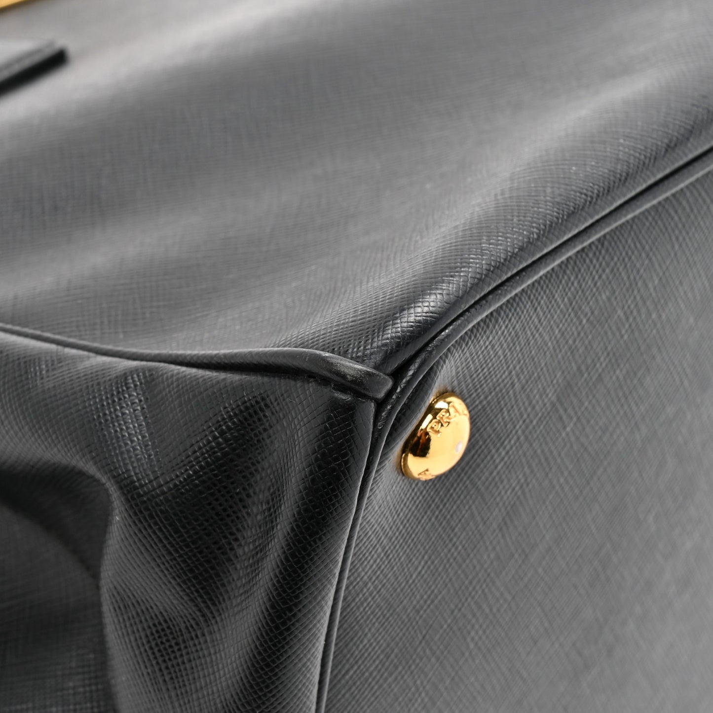 Saffiano Lux Medium Galleria Double Zip Black