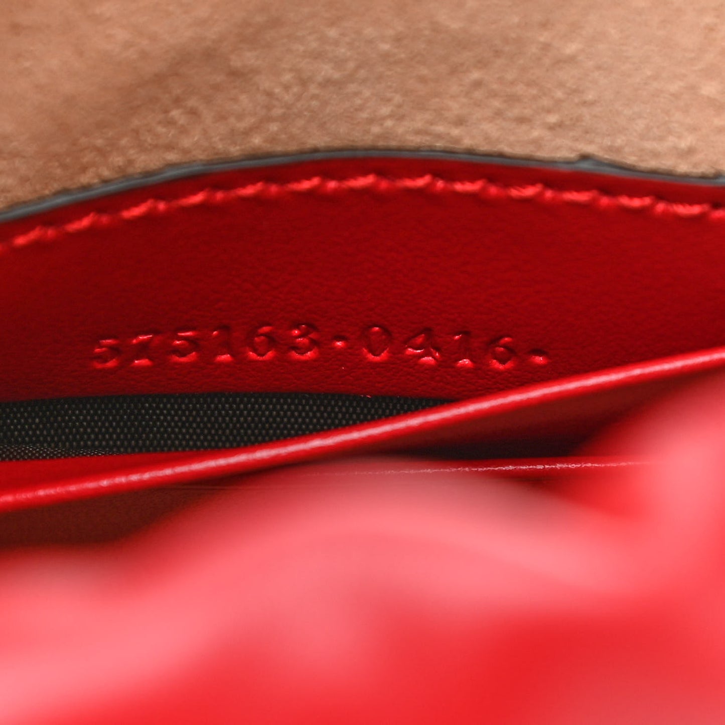 Calfskin Matelasse Mini GG Marmont 2.0 Bucket Bag Hibiscus Red