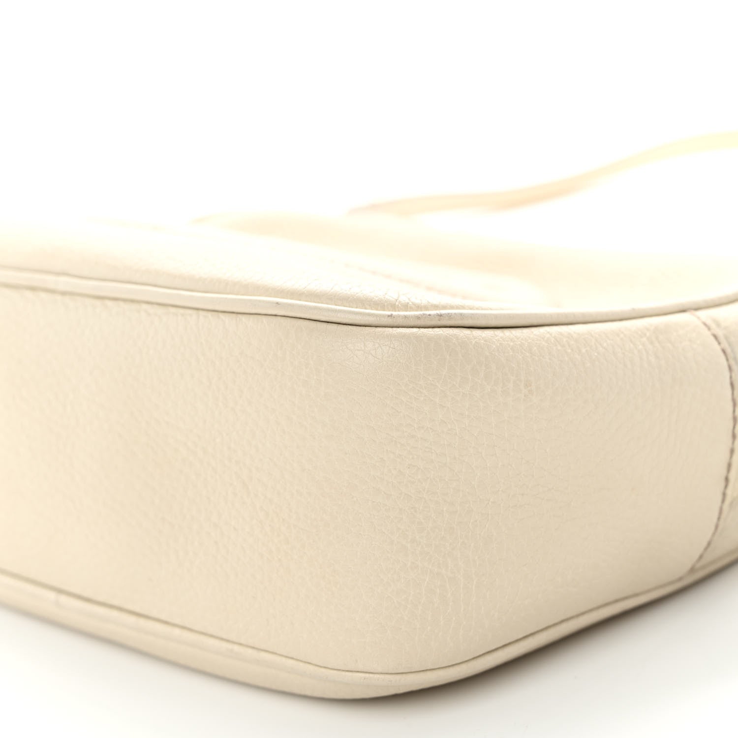 Gucci Pebbled Calfskin Small Soho Disco Bag Off White 10 of 11