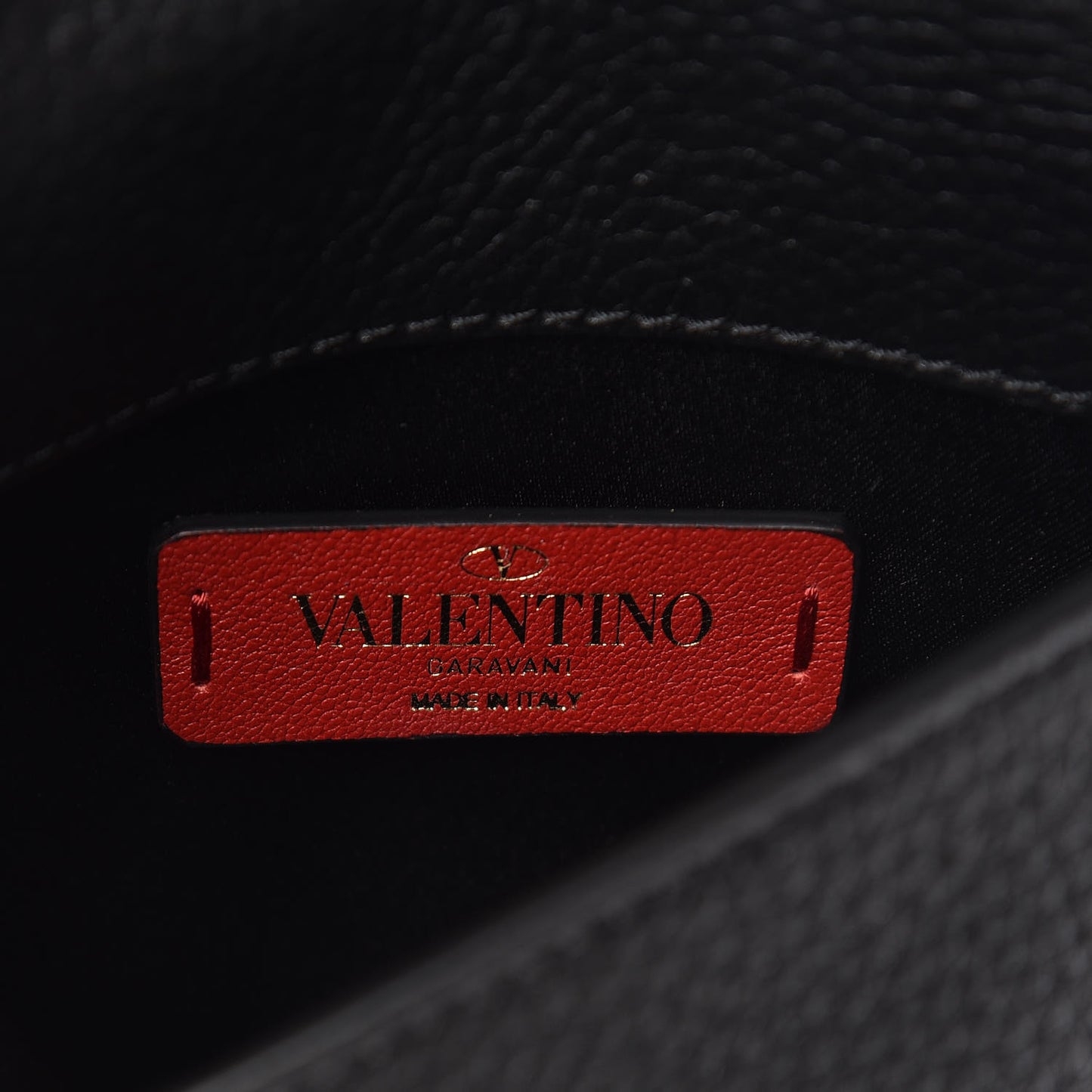 Pebbled Calfskin Rockstud Pouch On Chain Black