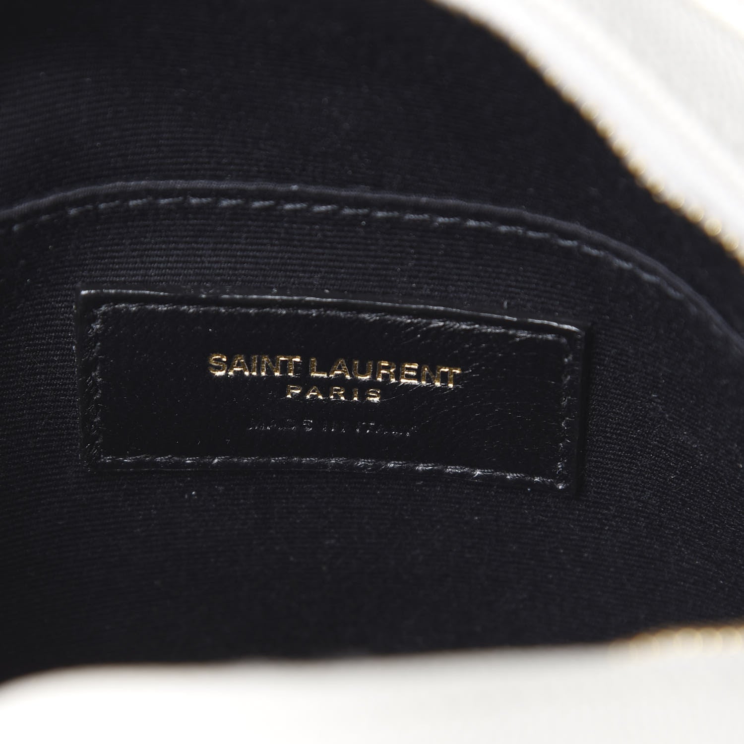 Saint Laurent Grain De Poudre Matelasse Chevron Quilted Round Vinyle Camera Bag White 5 of 9