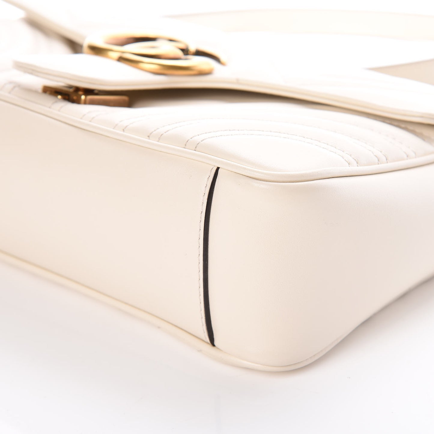 Calfskin Matelasse Small GG Marmont Shoulder Bag White