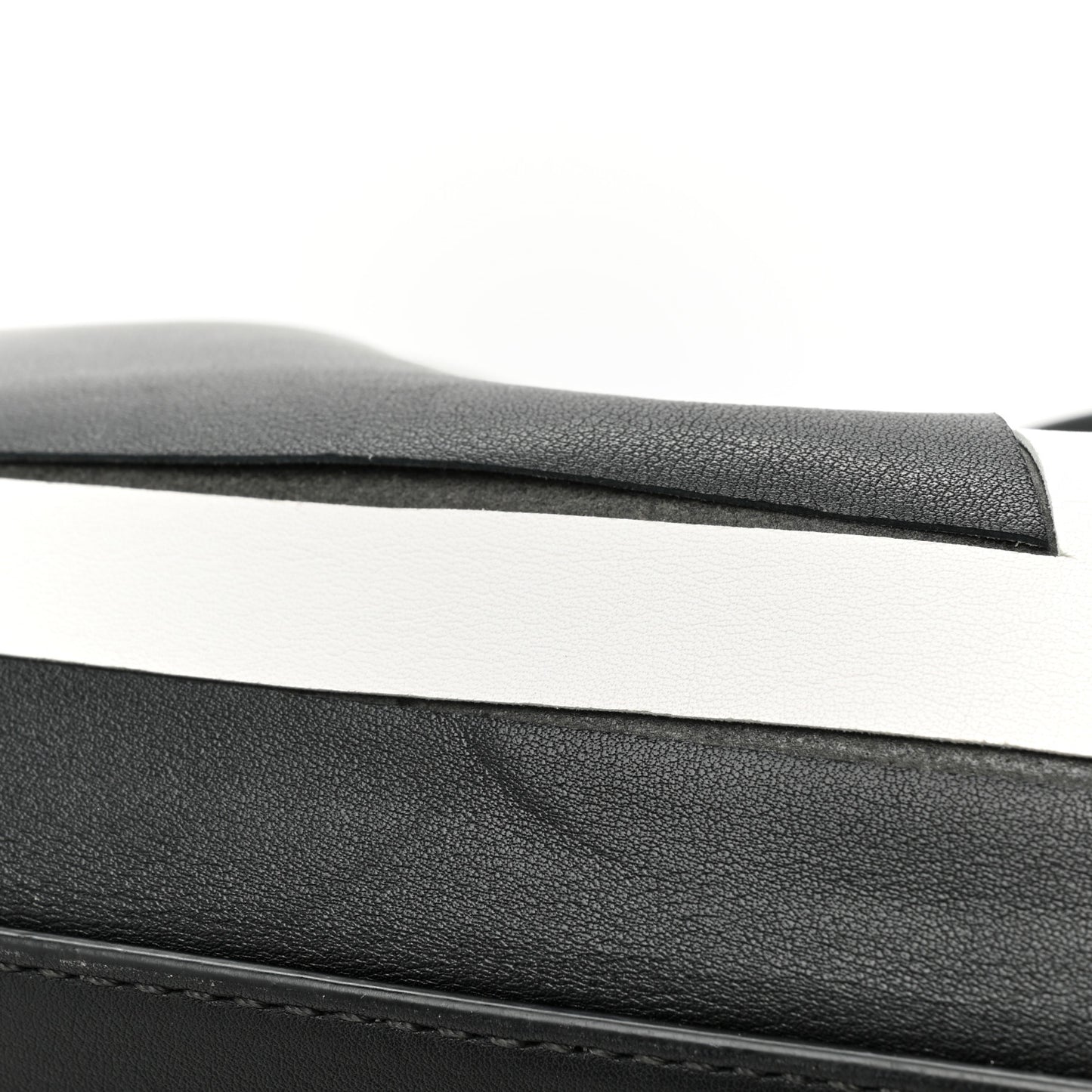 Nappa VLogo Medium Escape Tote Black