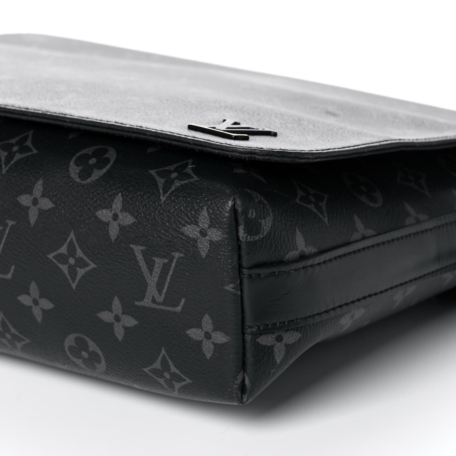 Louis Vuitton Monogram Eclipse District MM 10 of 12