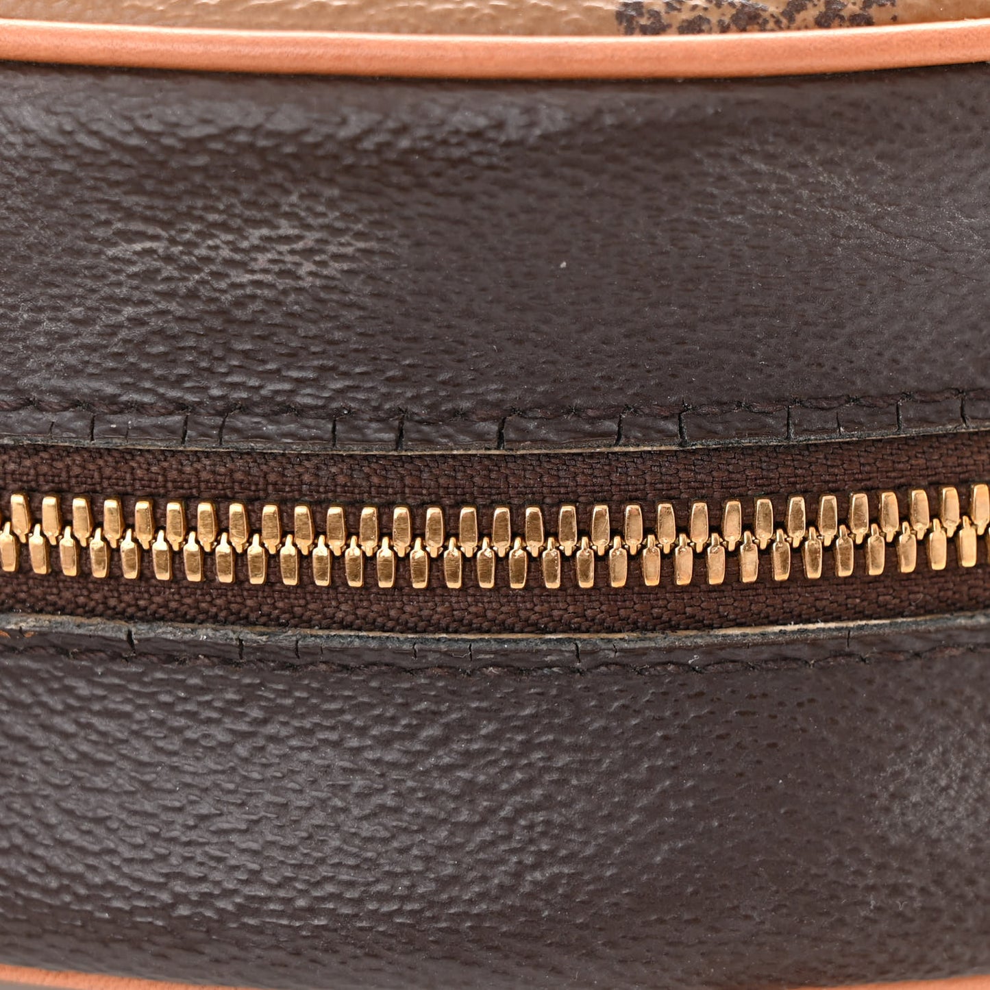 Reverse Monogram Giant Boite Chapeau Souple