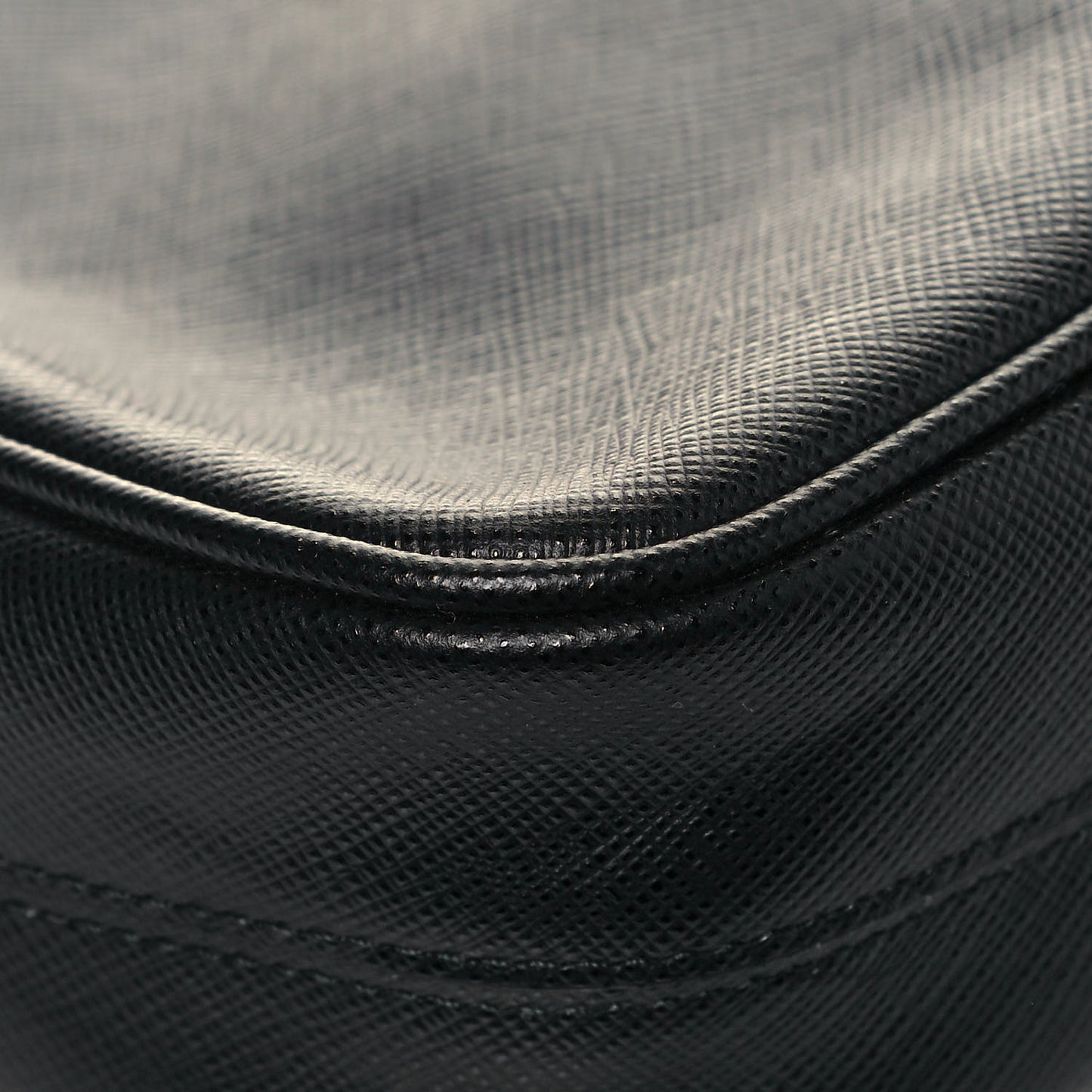 Saffiano Lux Re-Edition 2005 Shoulder Bag Black