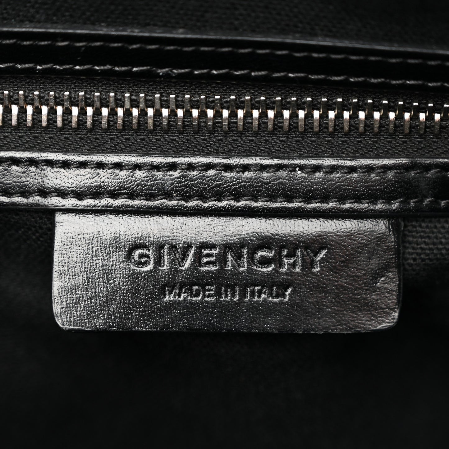 Shiny Lord Calfskin Medium Antigona Black