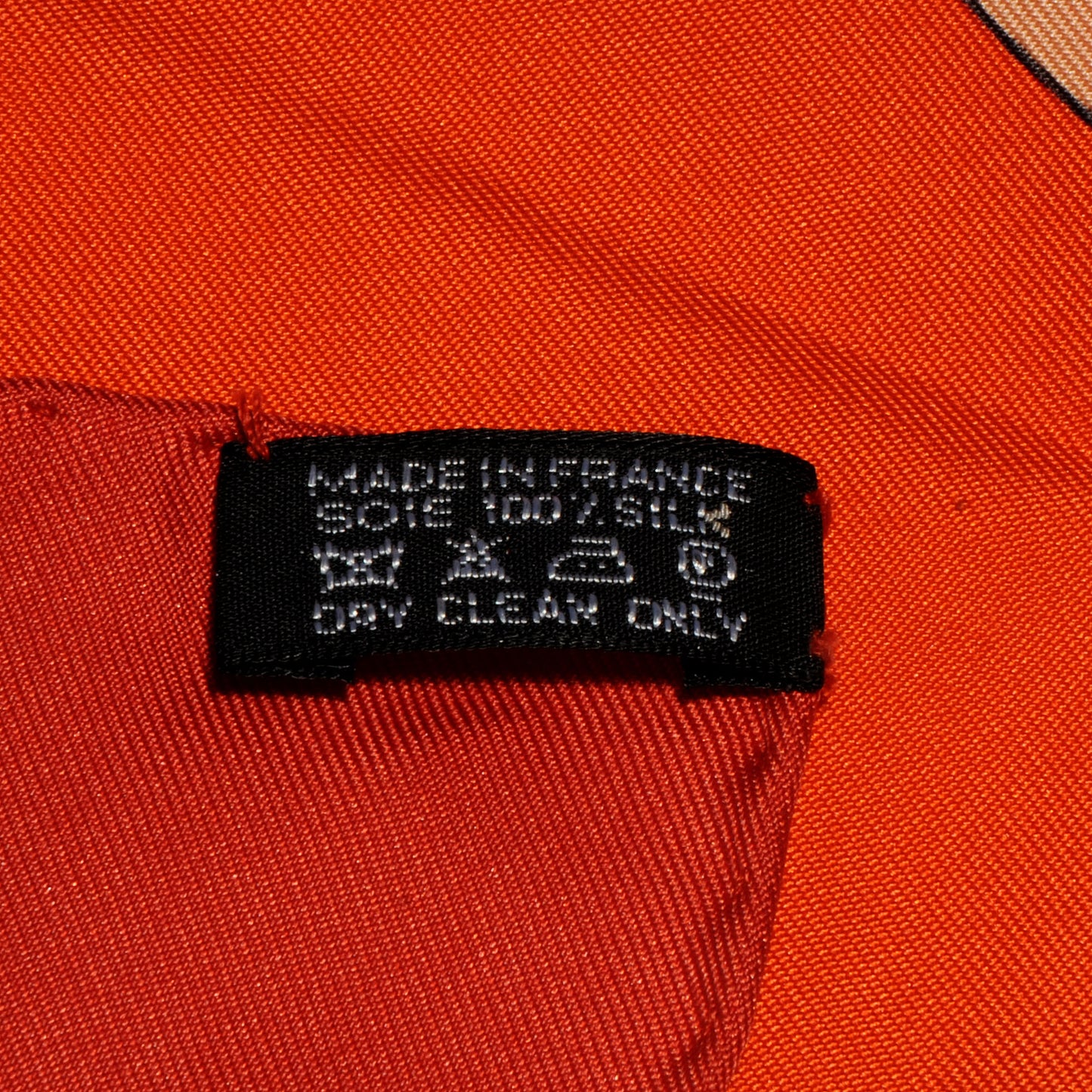 Silk Sulfure et Presse Papiers II Scarf 90 Orange