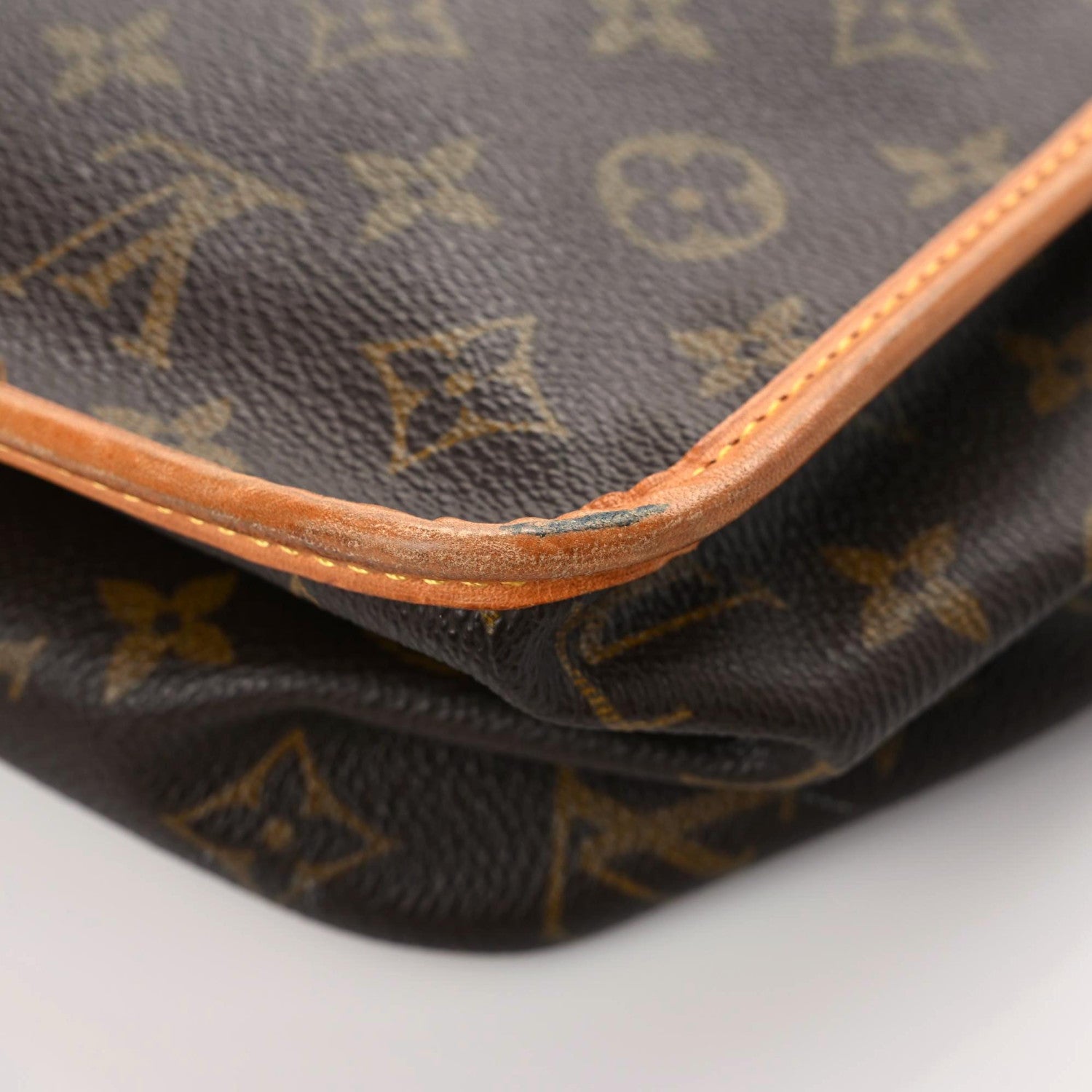 Louis Vuitton Monogram Sac Gibeciere GM 8 of 30