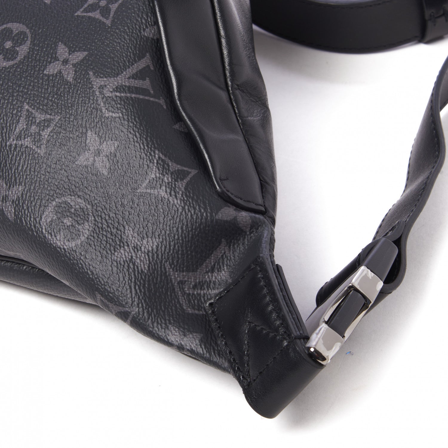 Louis Vuitton Monogram Eclipse Discovery Bumbag 5 of 8