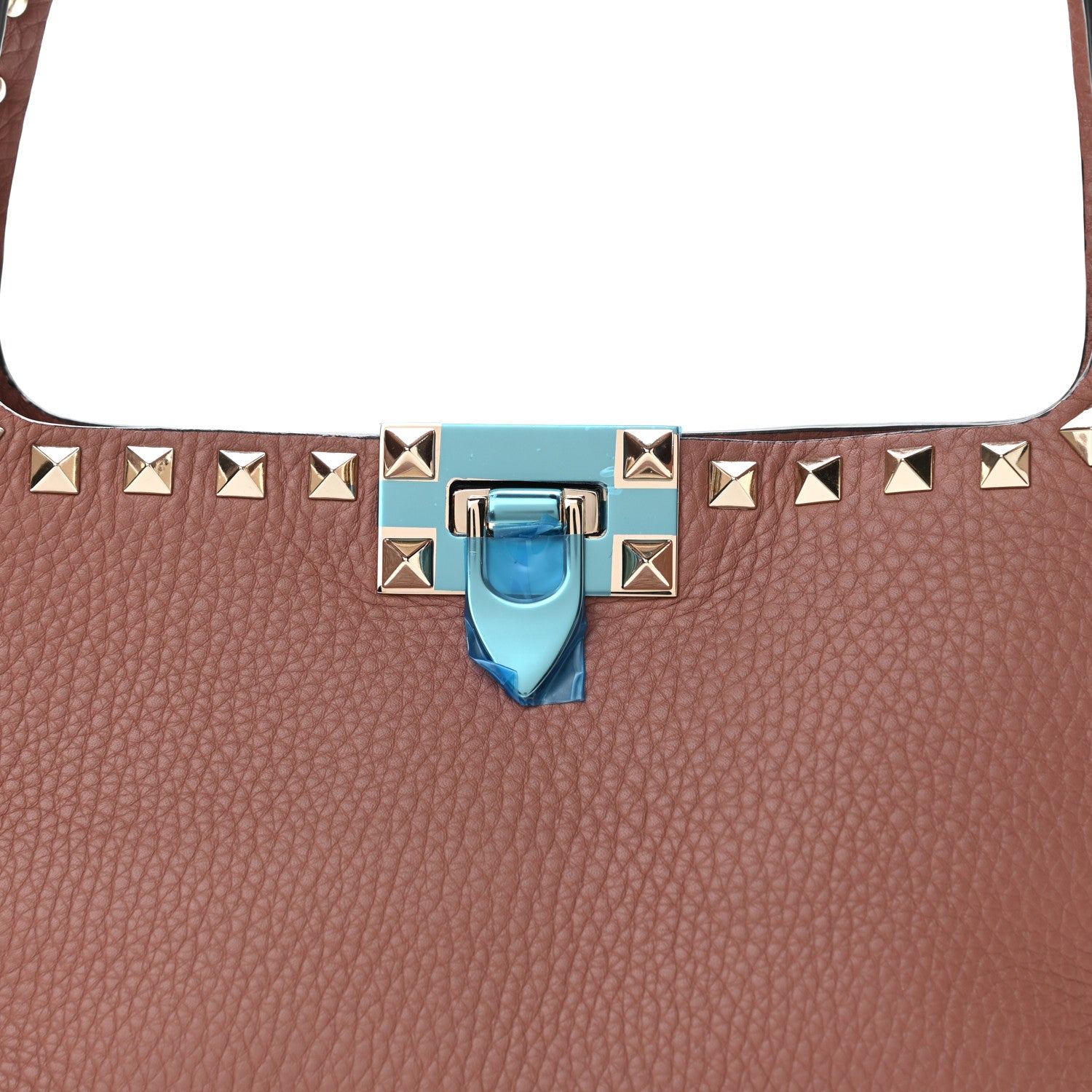 Valentino Garavani Pebbled Calfskin Small Rockstud Flip Lock Hobo Dark Nude 7 of 9