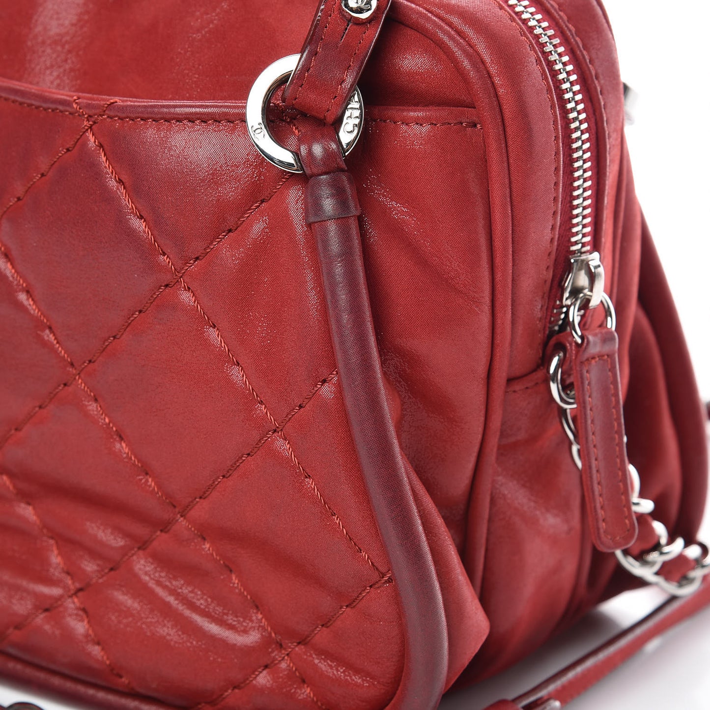 Iridescent Calfskin Quilted Relax CC Camera Case Red