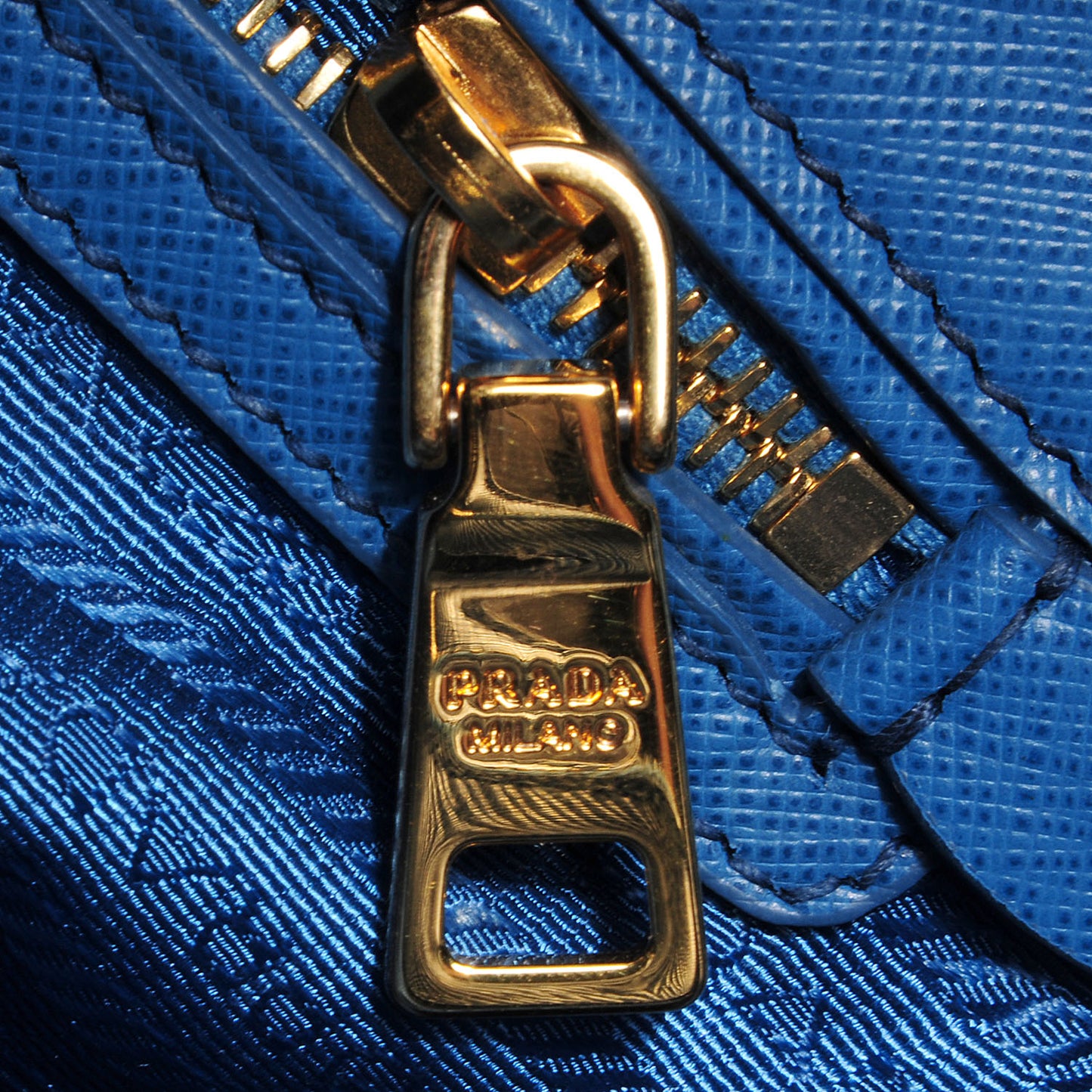 Saffiano Lux Medium Tote Cobalto