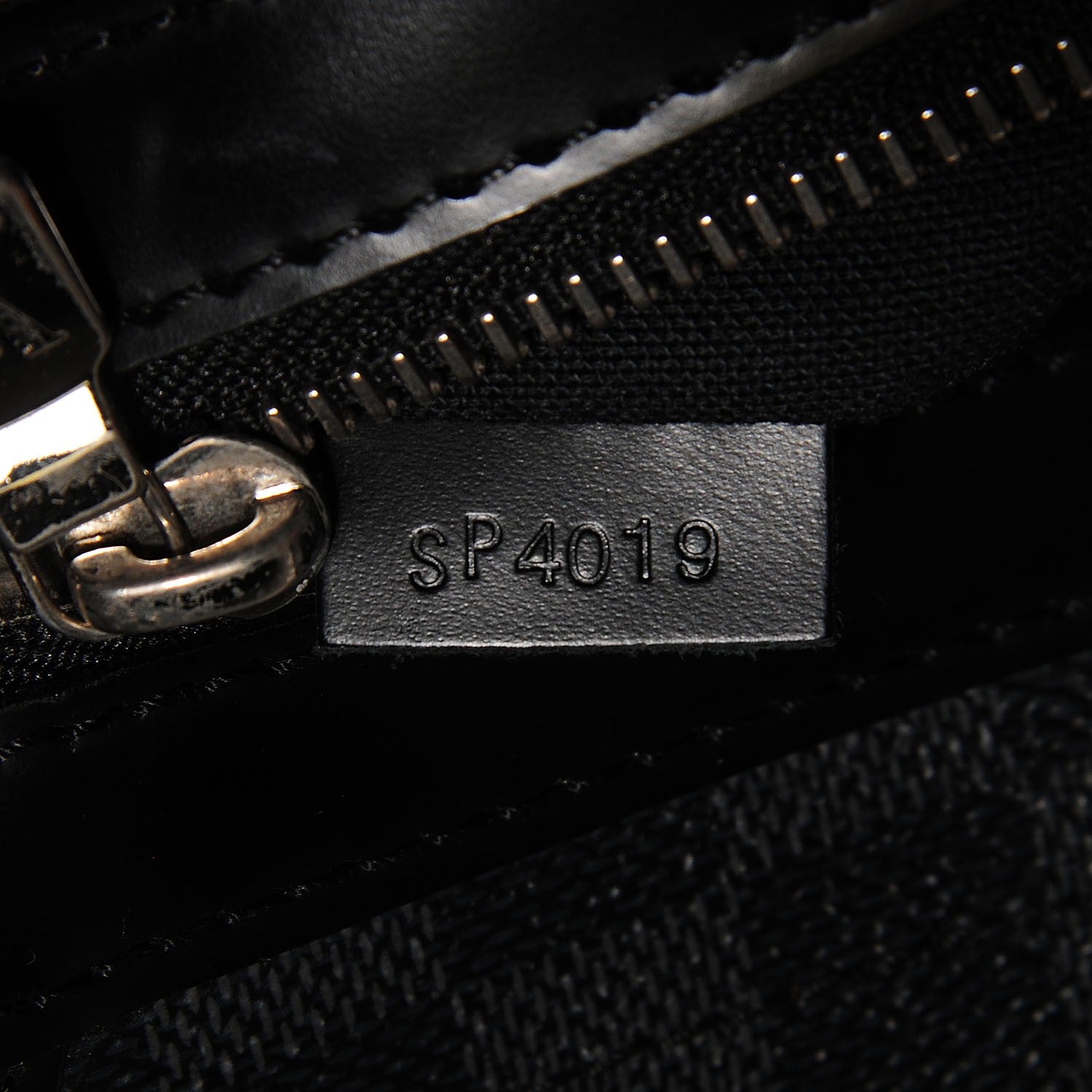 Louis Vuitton Damier Graphite Daniel GM 7 of 7