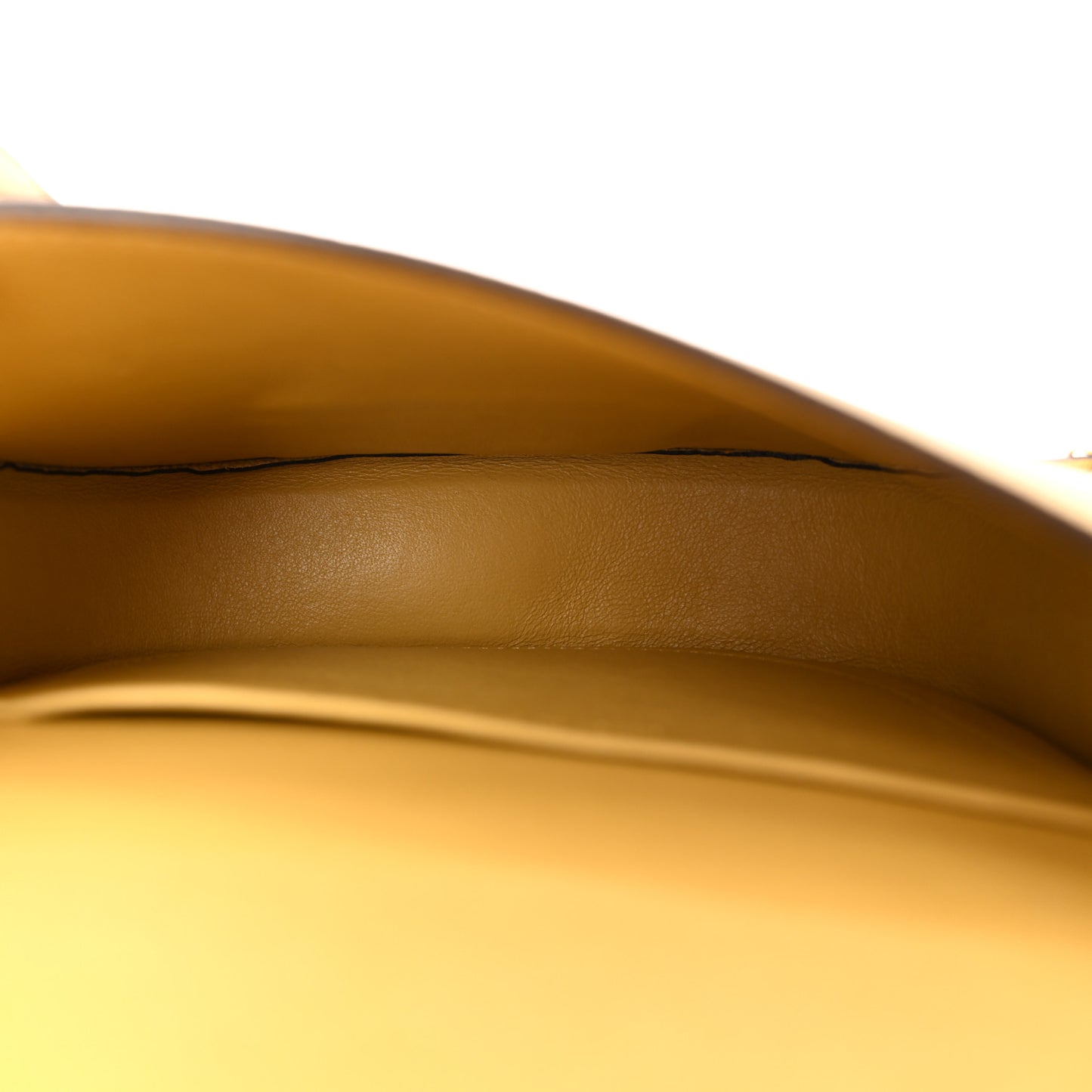 Grained Calfskin Small Trotteur Vanilla