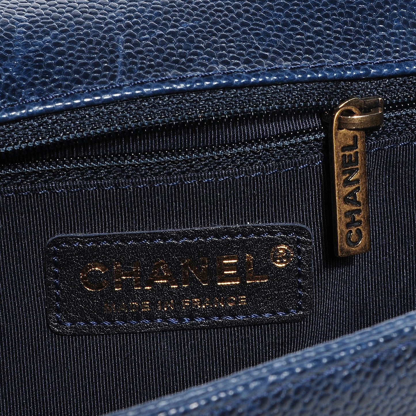 Caviar Quilted New Medium Boy Flap Navy