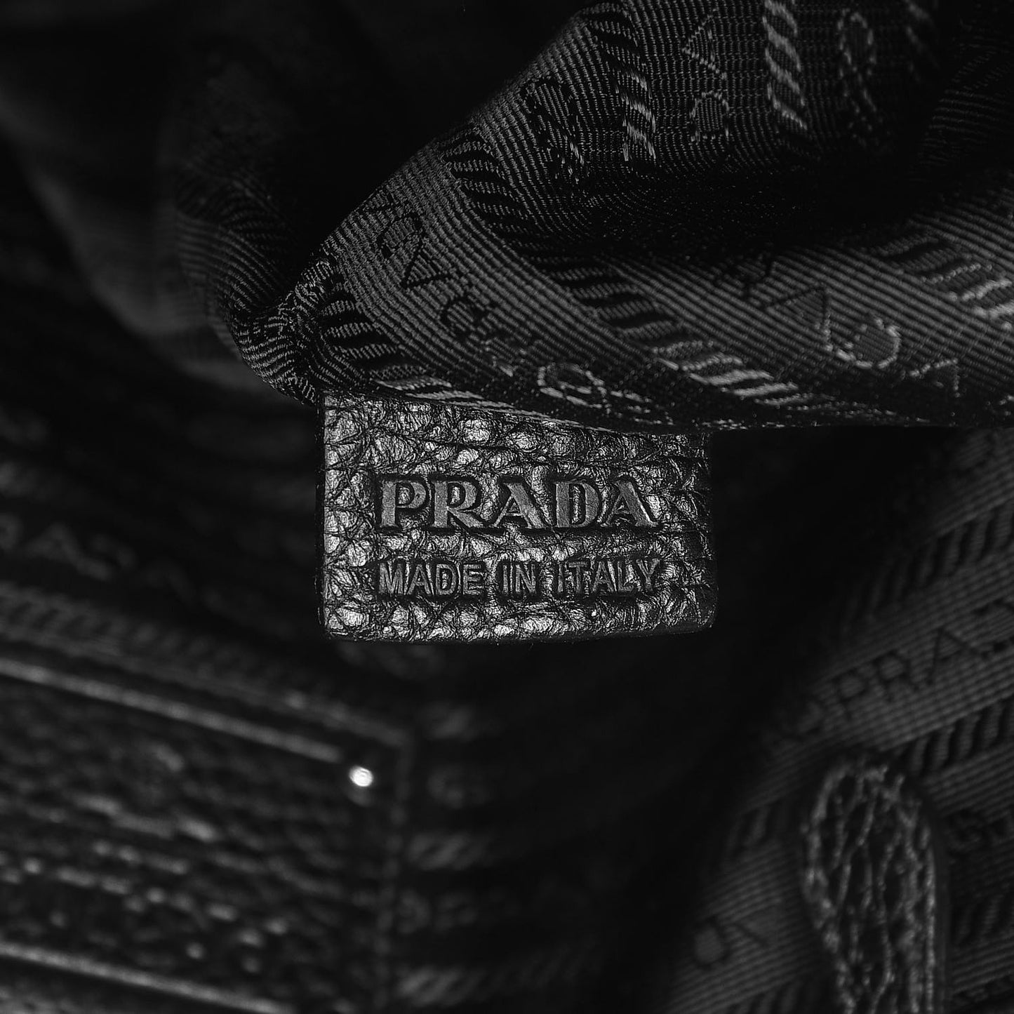 Vitello Daino Tote Nero Black