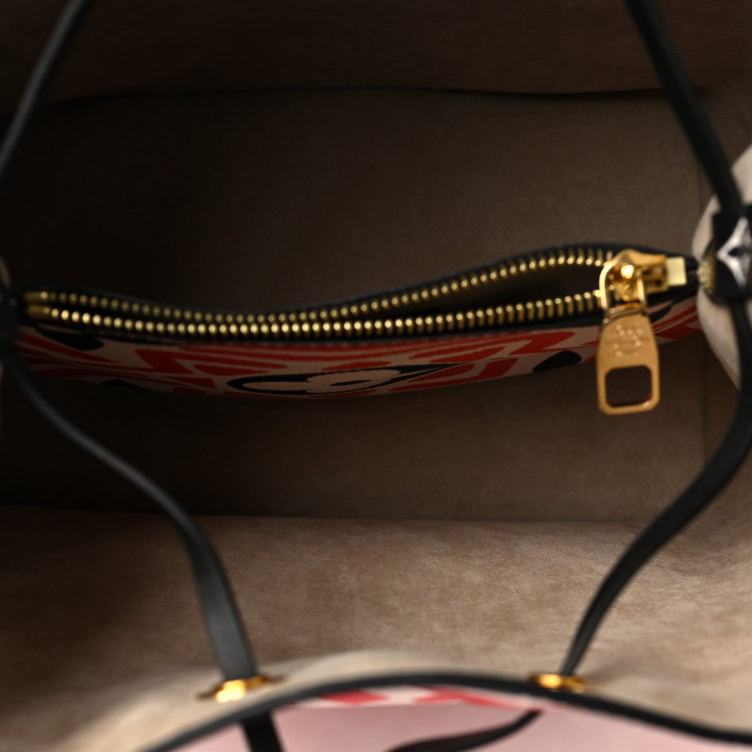 Louis Vuitton Monogram Giant Crafty NeoNoe MM Creme Rouge Black 5 of 8