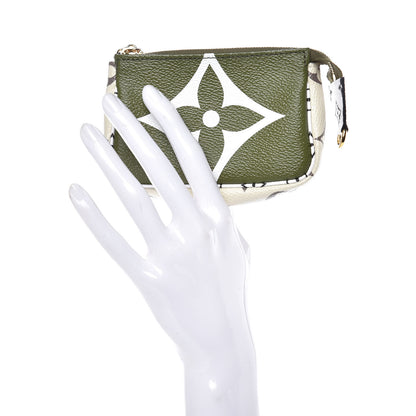 Louis Vuitton Monogram Giant Micro Pochette Accessories Kaki White 2 of 8