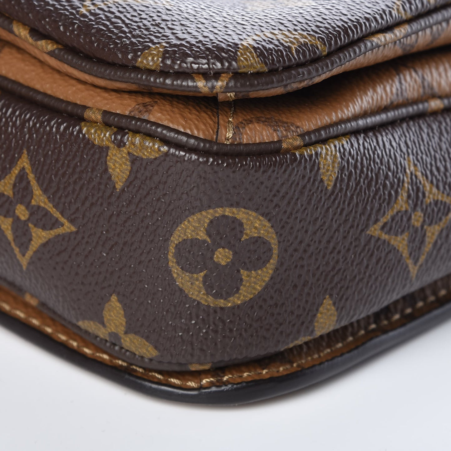 Reverse Monogram Pochette Metis