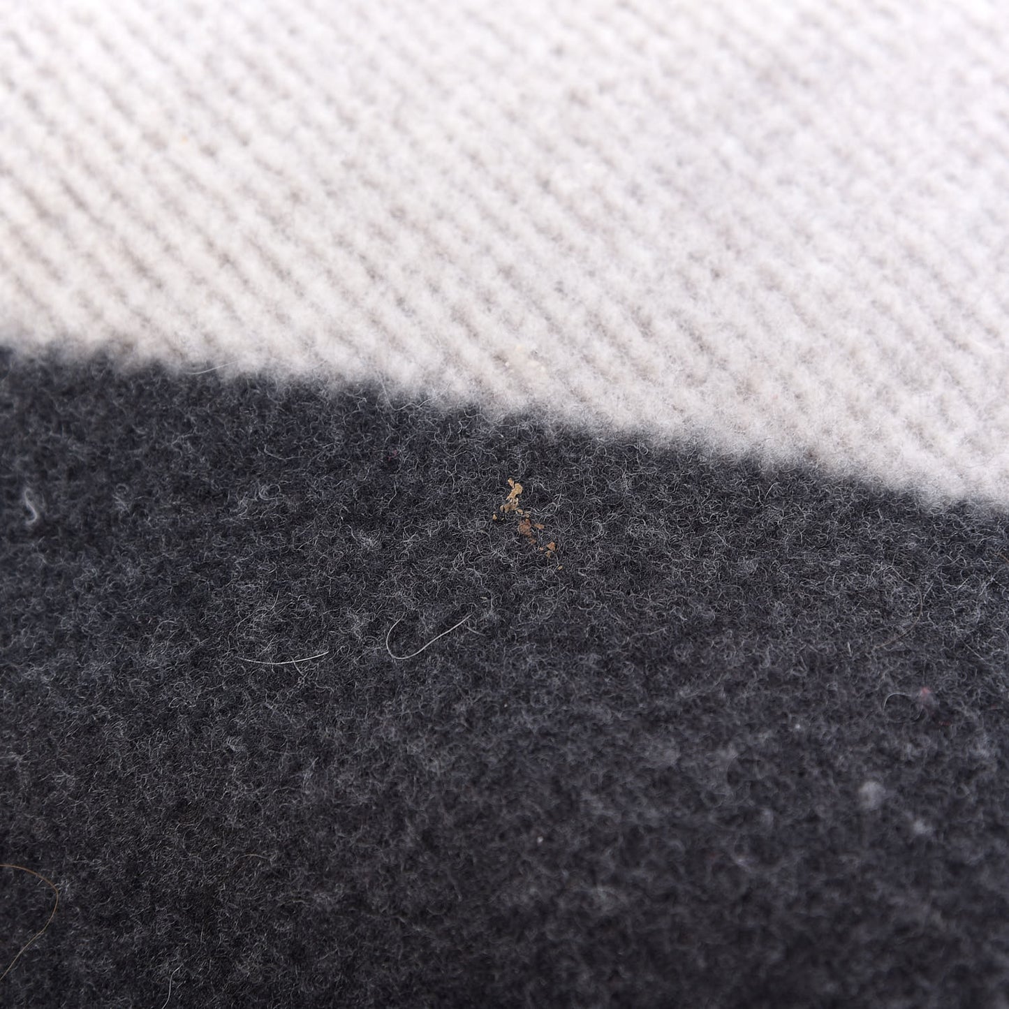 Wool Cashmere Avalon Blanket Ecru Gris Fonce