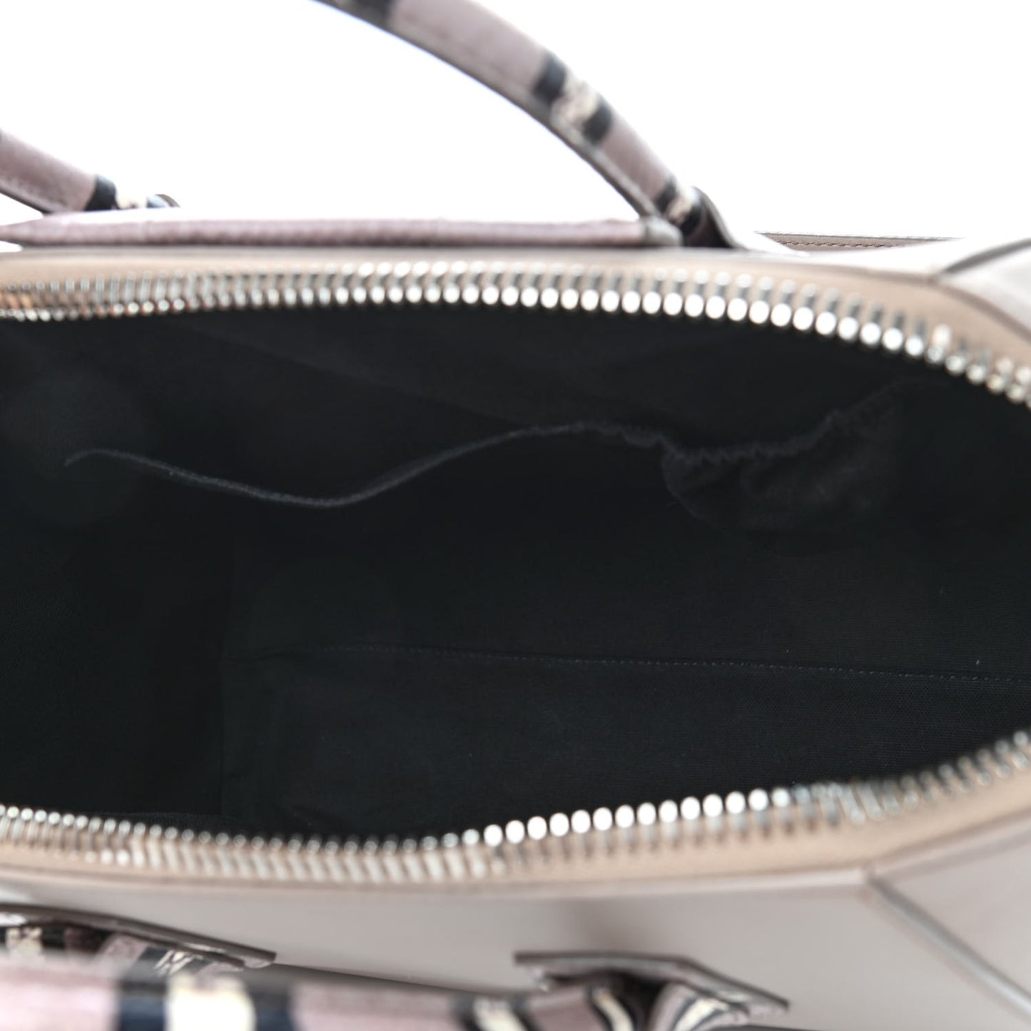 Calfskin Ayers Trim Medium Antigona Grey