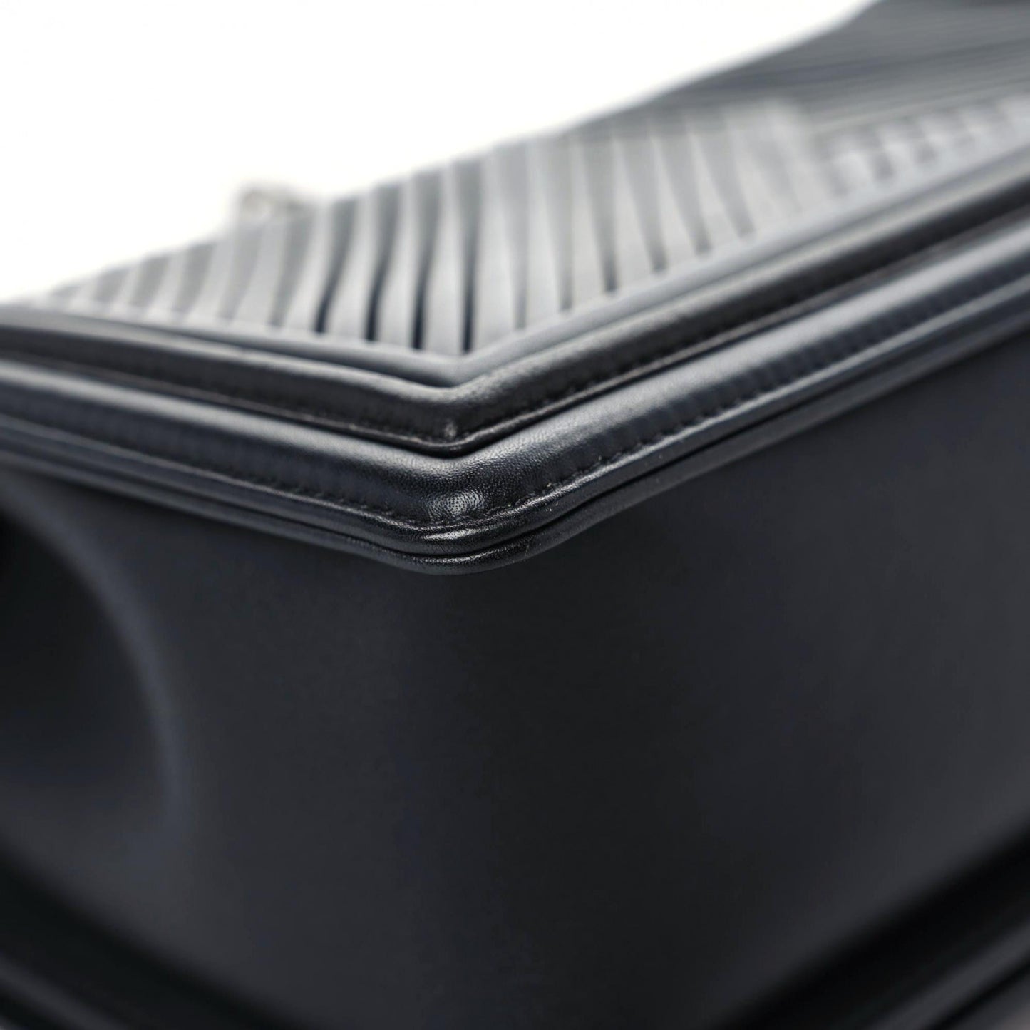 Lambskin Pleated Medium Boy Flap Black