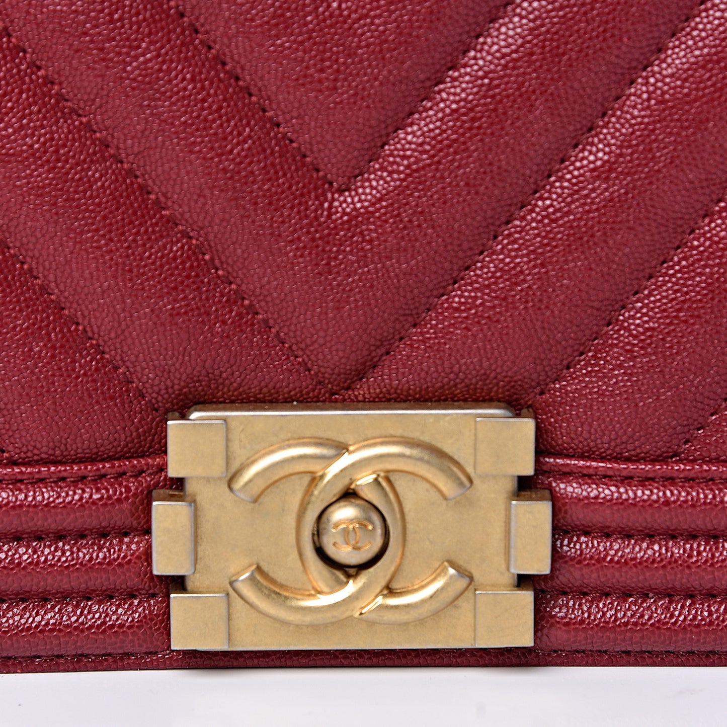 Caviar Chevron Quilted New Medium Boy Flap Red