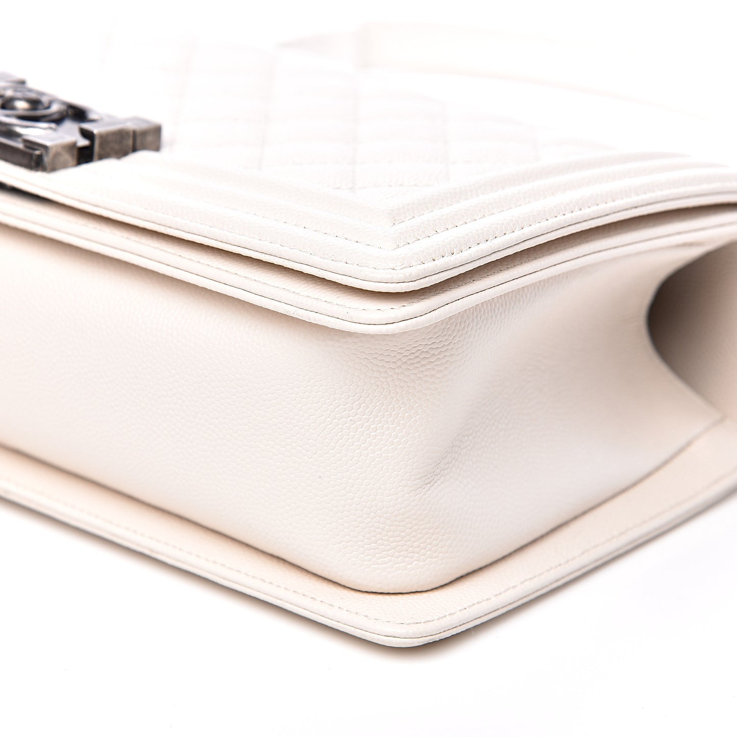 Caviar Quilted Medium Boy Flap Ivory